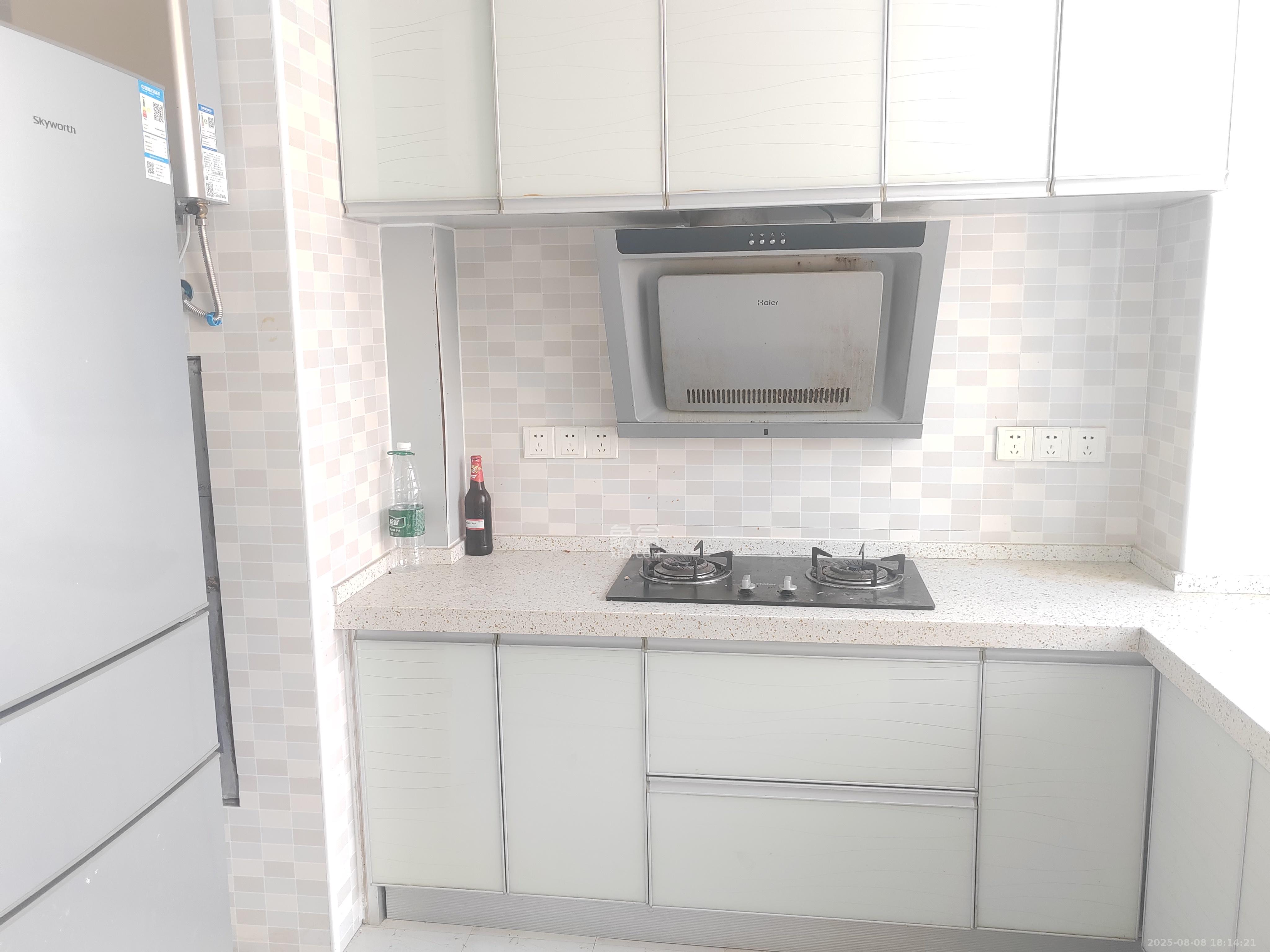 枫华府第  3室2厅2卫    1700.0元/月室内图