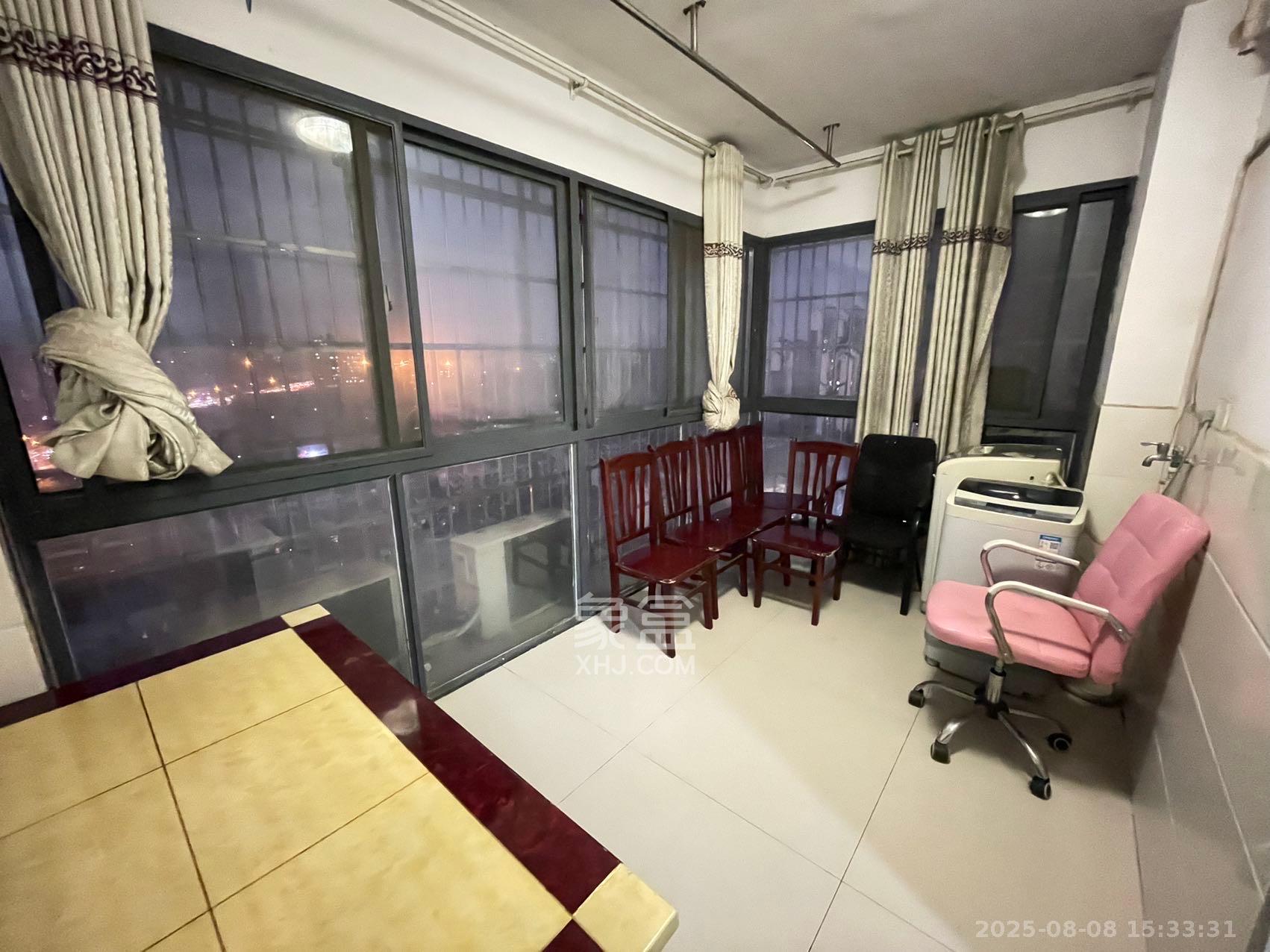 红公馆(前程丽景大厦)  3室2厅1卫    2200.0元/月 红公馆(前程丽景大厦)  3室2厅1卫    2200.0元/月室内图