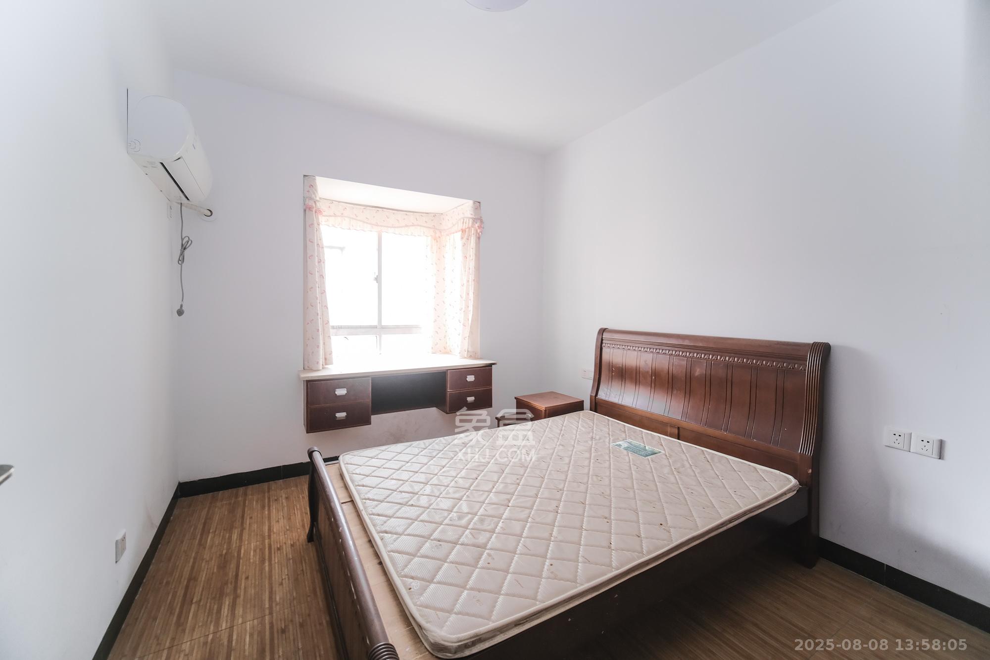 四季星城 3室2厅2卫 59.0万 四季星城 3室2厅2卫 59.0万卧室