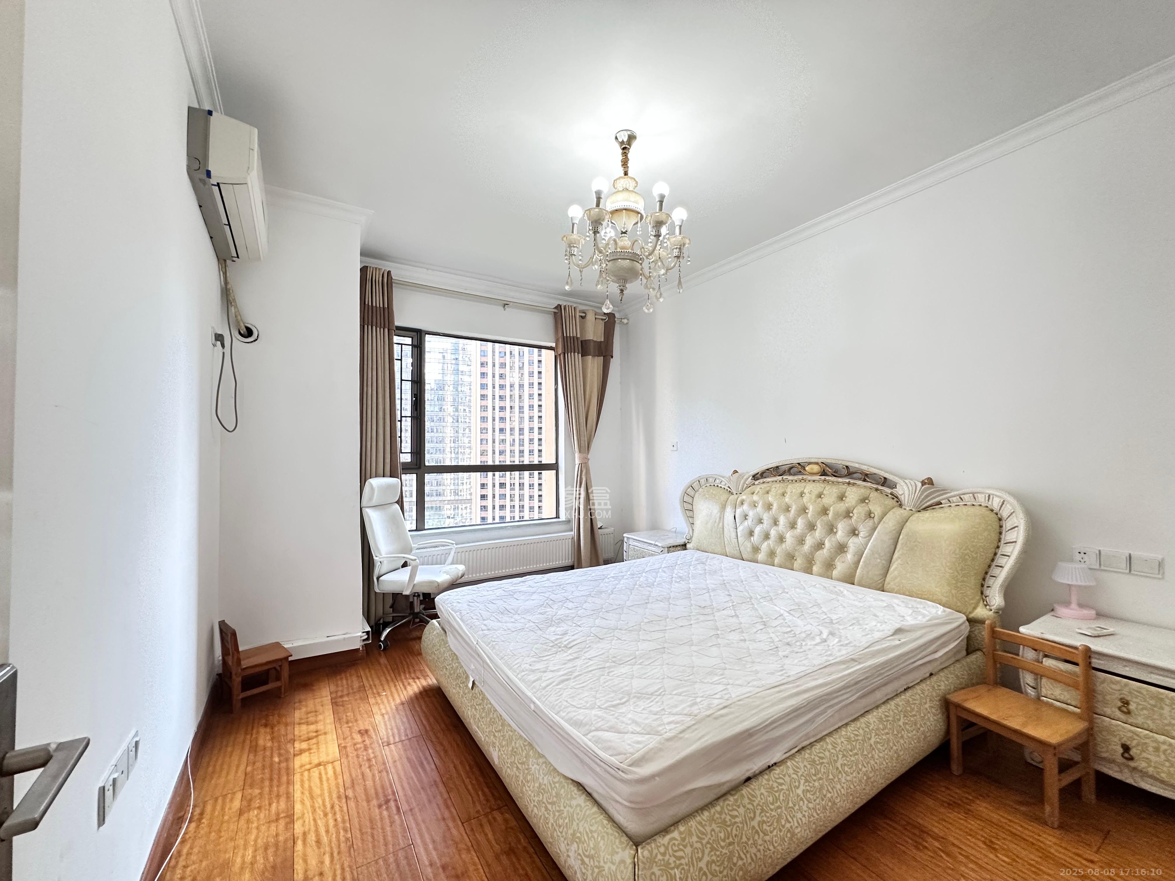 世茂铂翠湾一期  4室2厅2卫    4000.0元/月 世茂铂翠湾一期  4室2厅2卫    4000.0元/月室内图