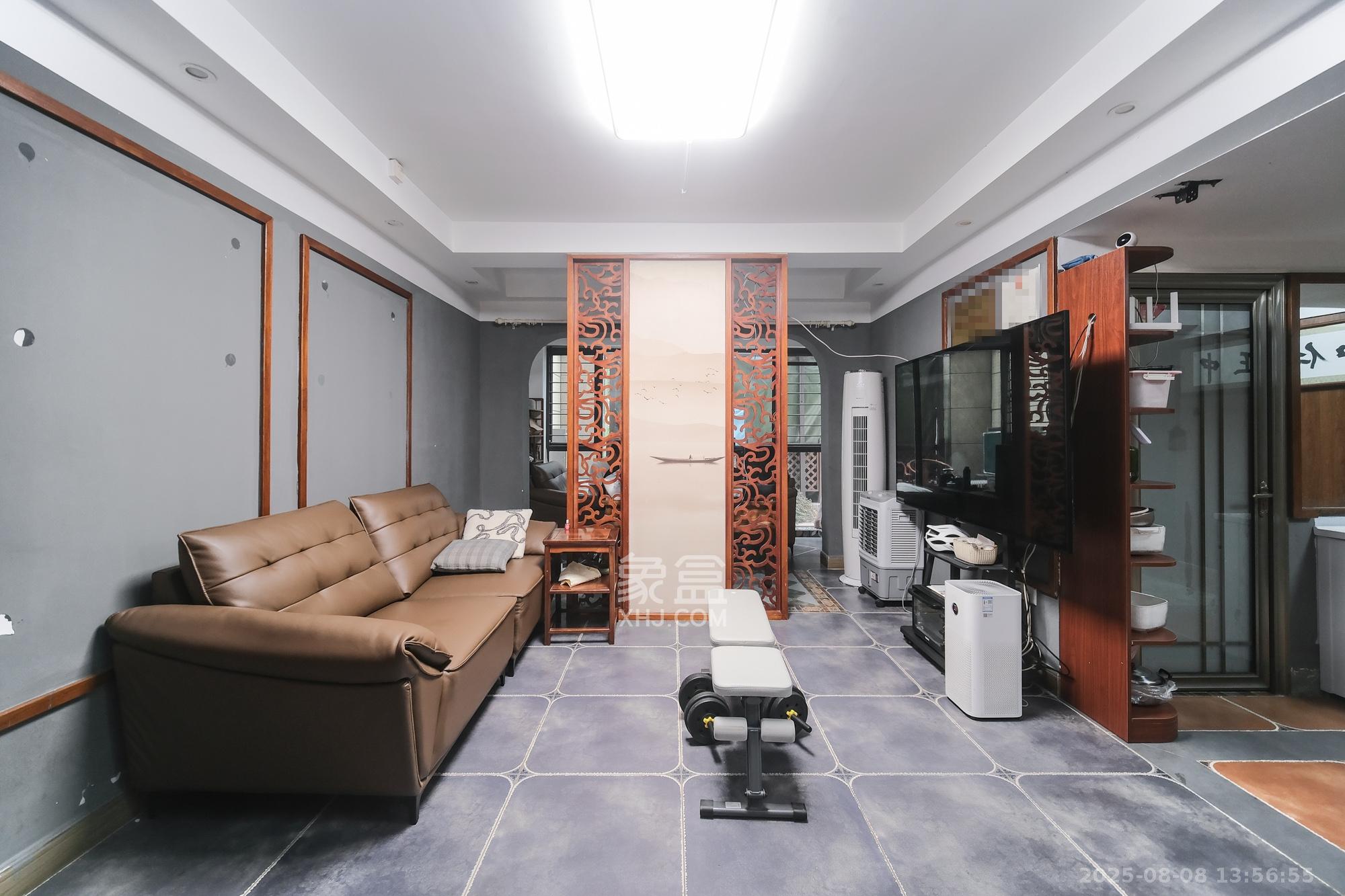 保利香槟国际  1室0厅0卫    88.0万 保利香槟国际  1室0厅0卫    88.0万客厅