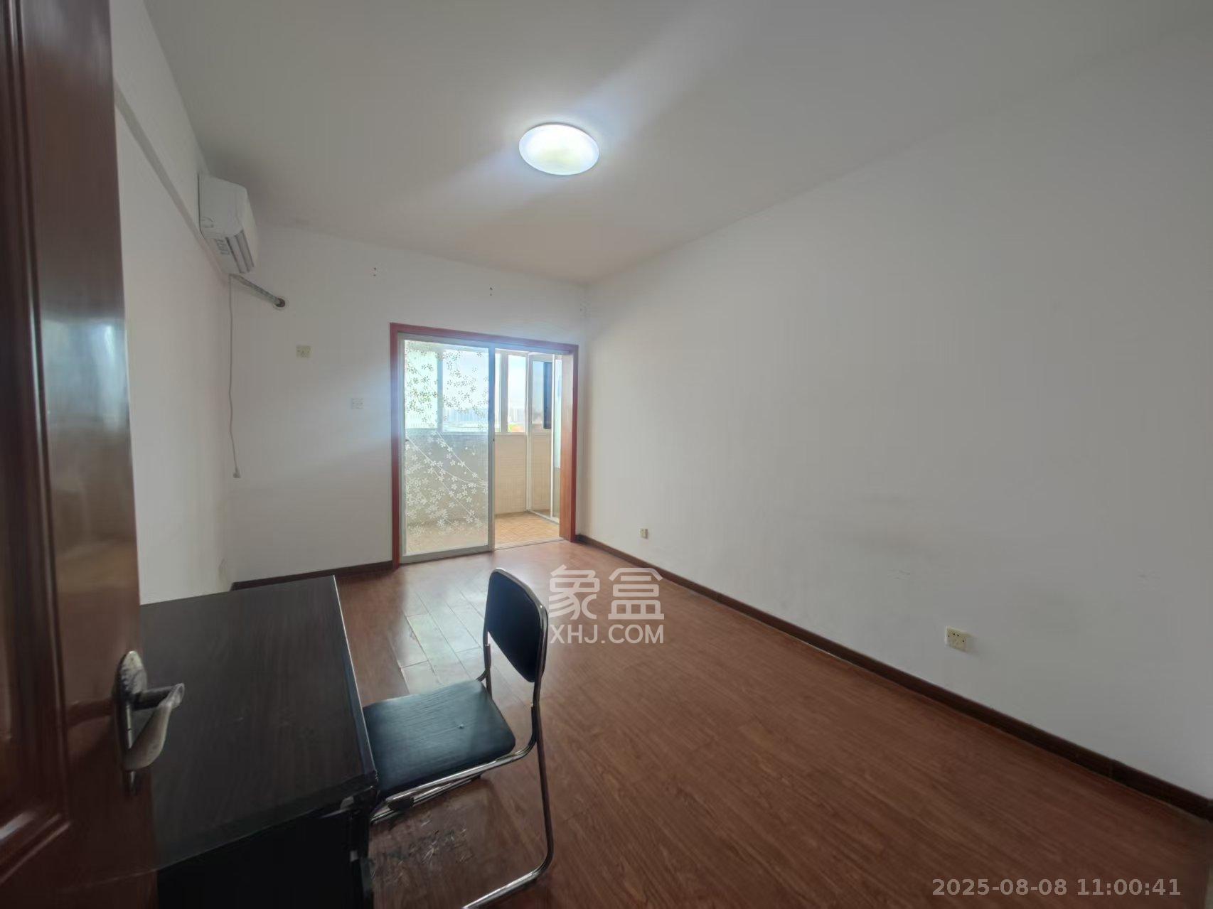 开源鑫阁  4室2厅1卫    2400.0元/月室内图