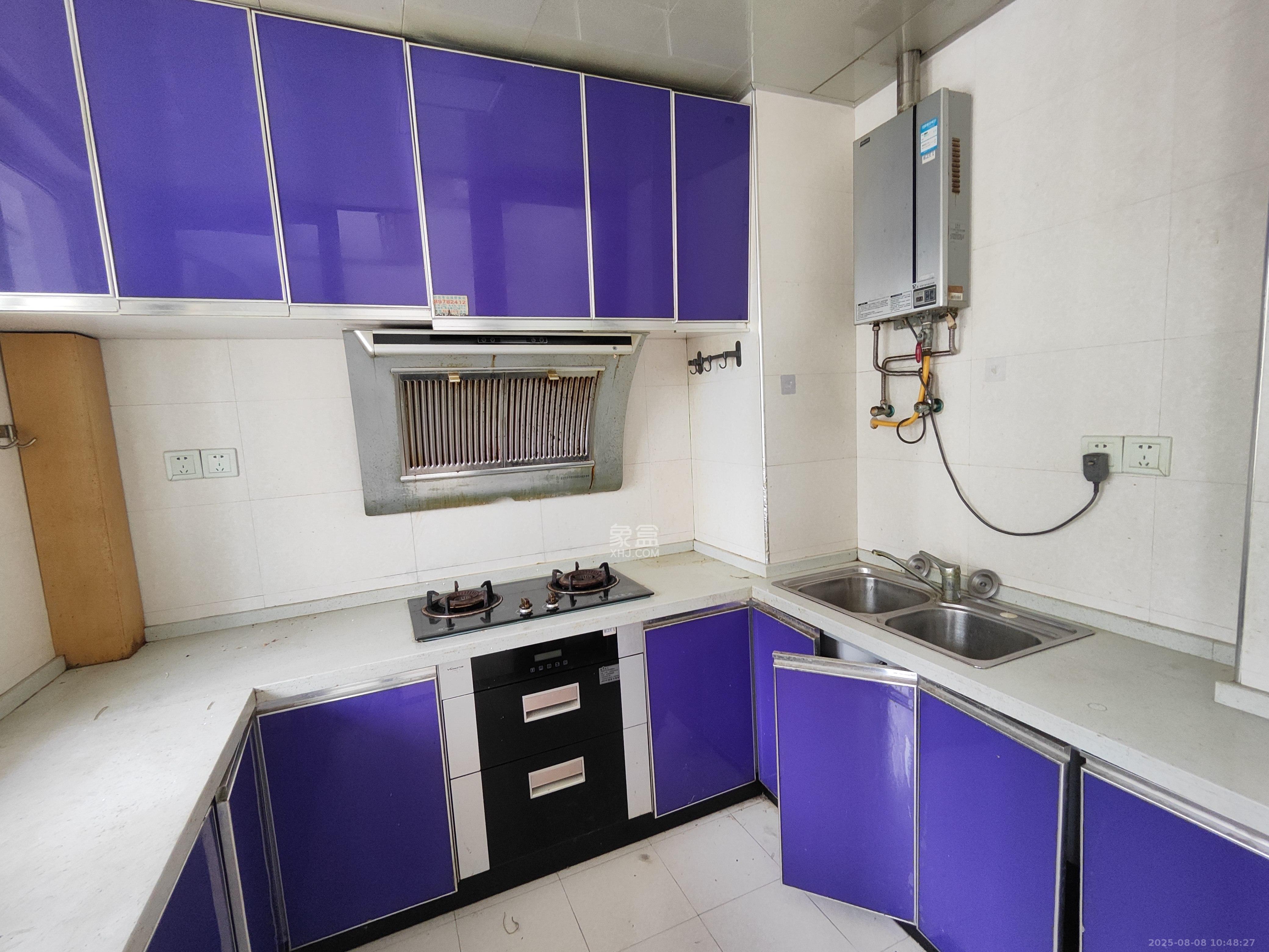 圣力华苑 3室2厅2卫 1600.0元/月 圣力华苑 3室2厅2卫 1600.0元/月室内图