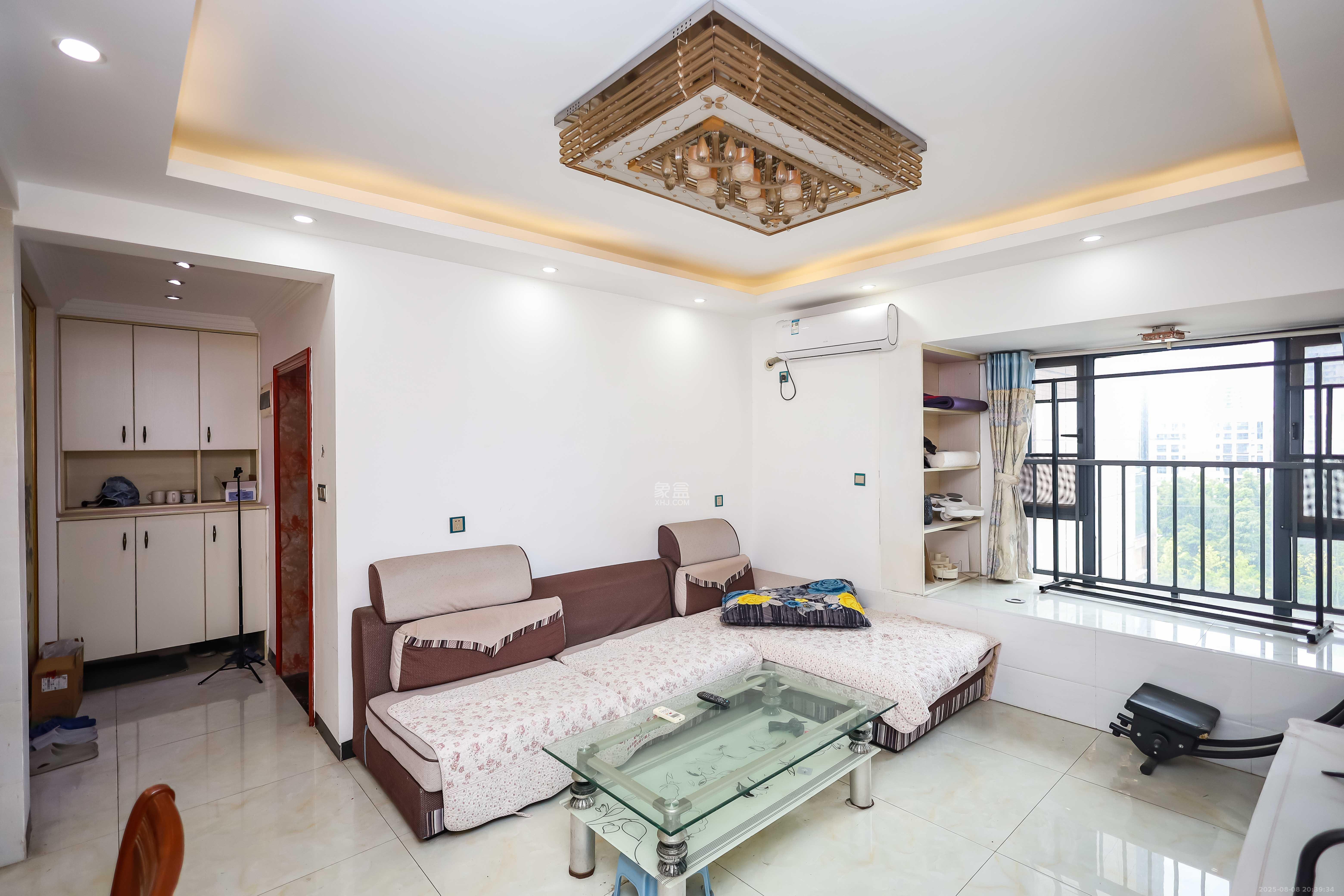 荣盛花语馨苑  3室2厅1卫    63.8万客厅