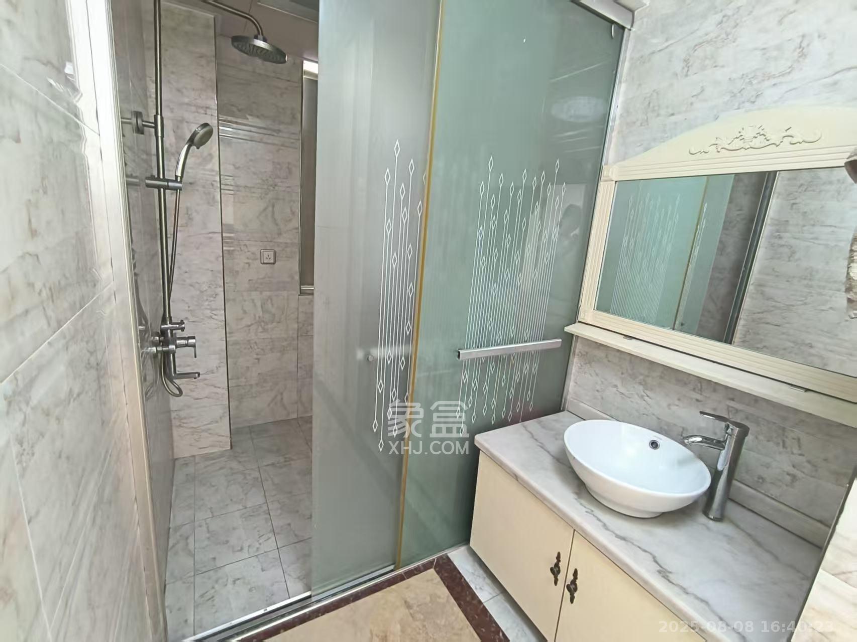 极目楚天  1室2厅2卫    2800.0元/月 极目楚天  1室2厅2卫    2800.0元/月室内图