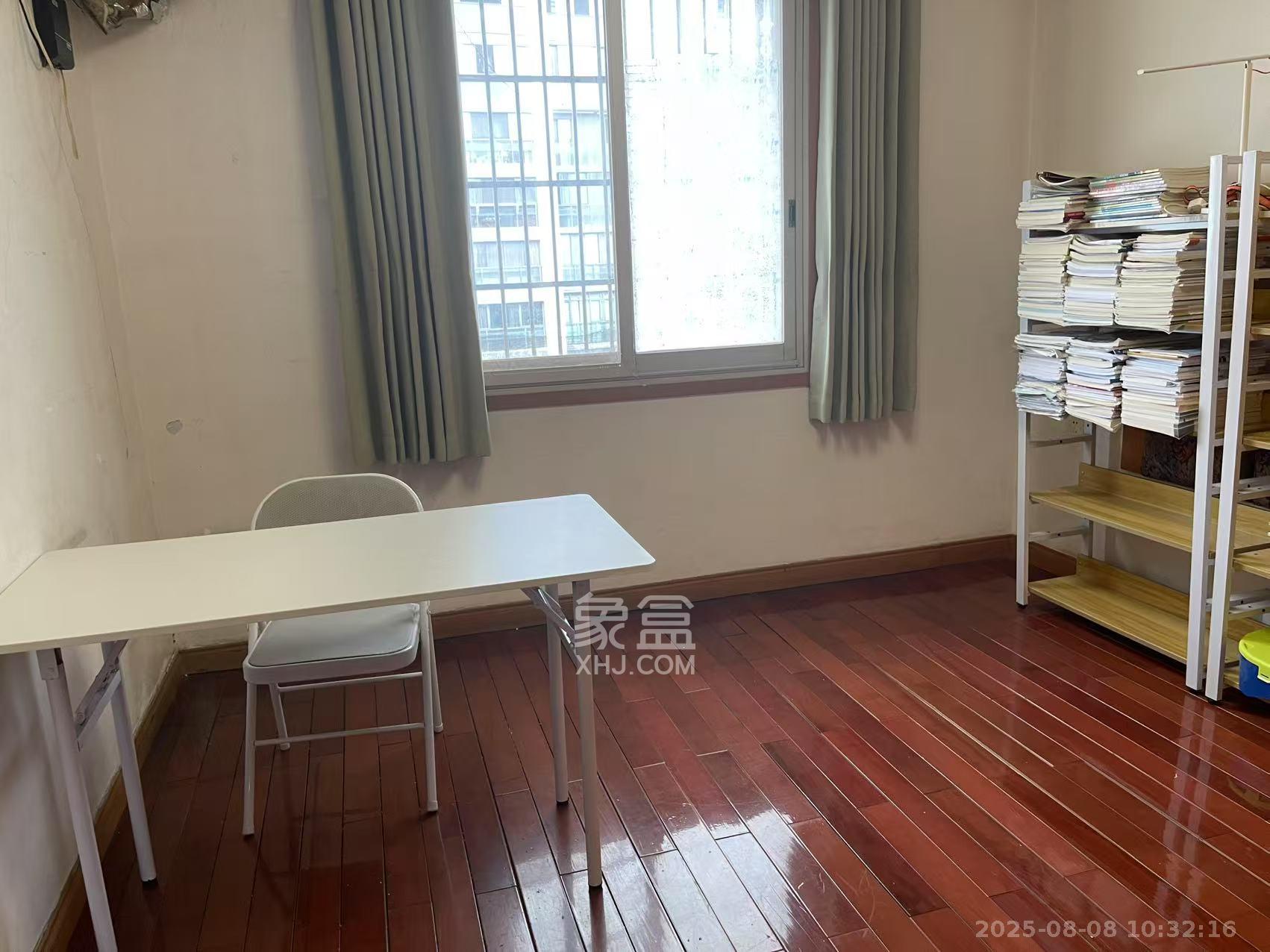 省人大常委会宿舍 4室2厅2卫 3000.0元/月 省人大常委会宿舍 4室2厅2卫 3000.0元/月室内图