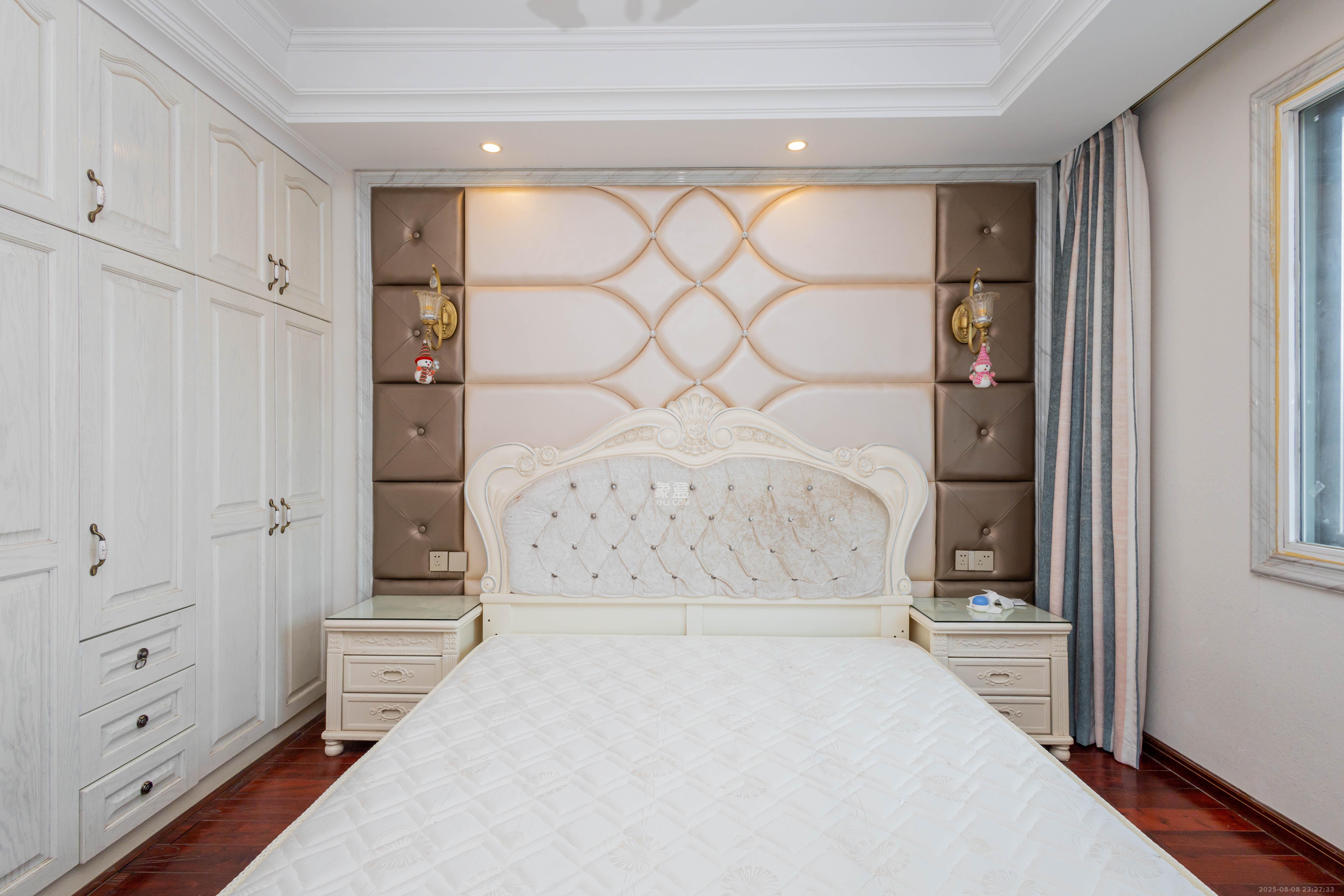 紫御江山  4室2厅2卫    97.8万卧室