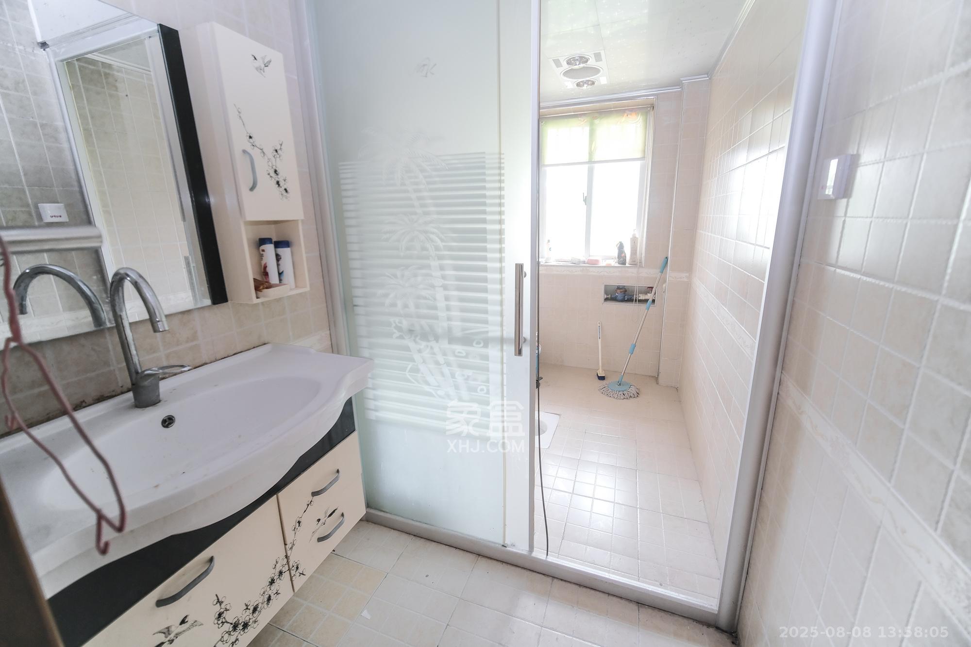 四季星城 3室2厅2卫 59.0万 四季星城 3室2厅2卫 59.0万卫生间