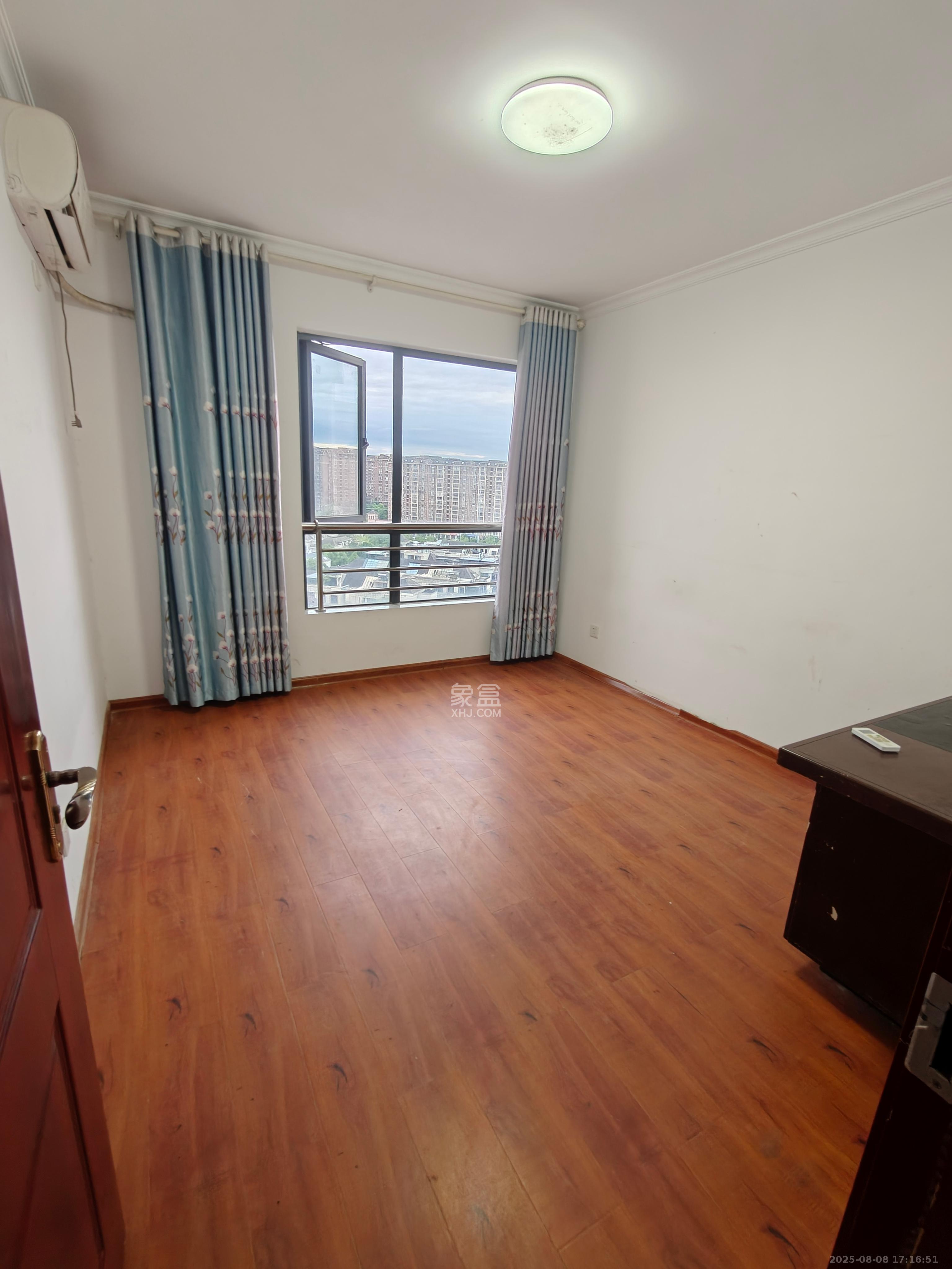 卢浮原著 4室2厅2卫 2500.0元/月 卢浮原著 4室2厅2卫 2500.0元/月室内图