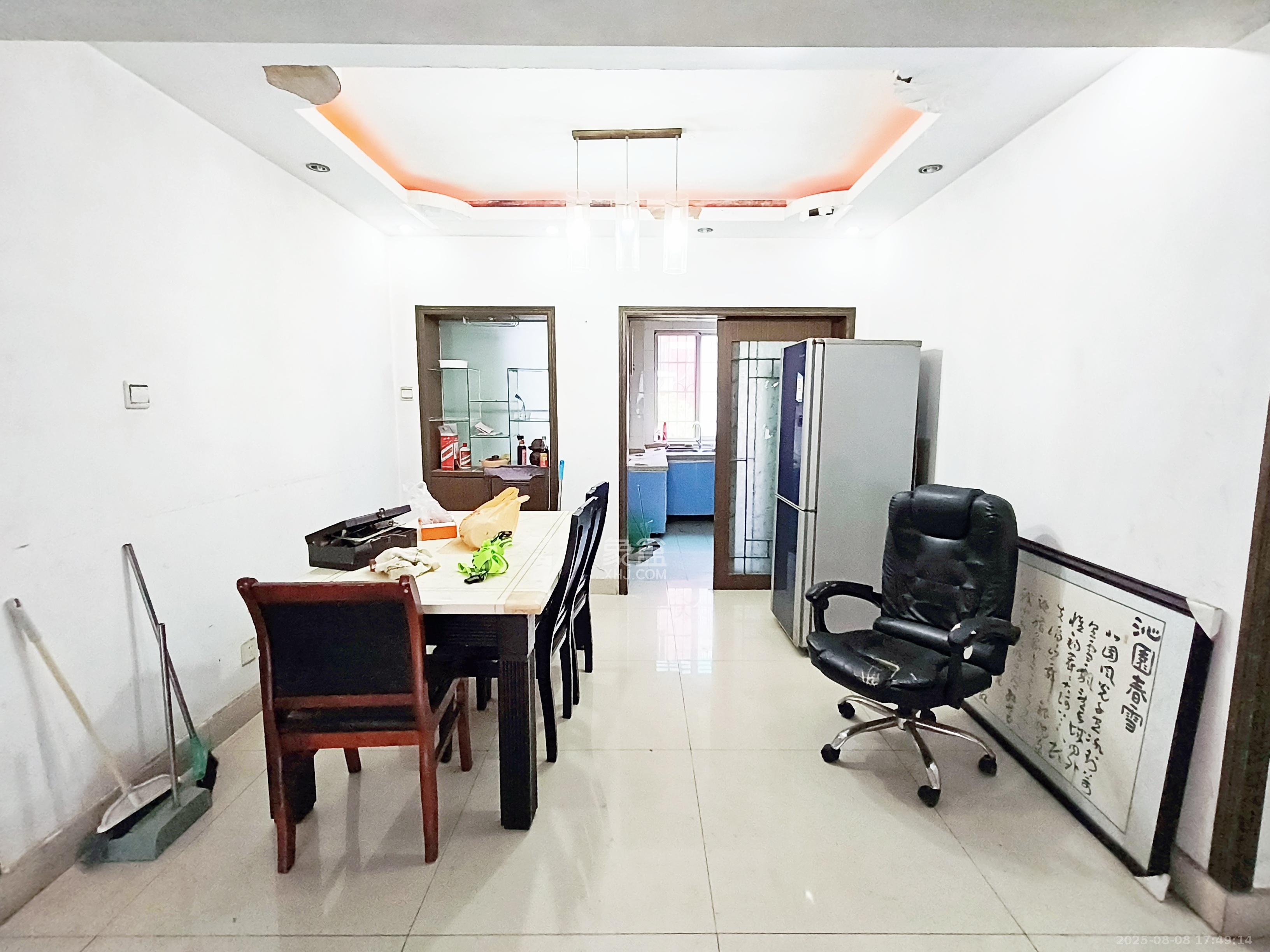 银杉雅园 4室2厅1卫 2200.0元/月 银杉雅园 4室2厅1卫 2200.0元/月室内图