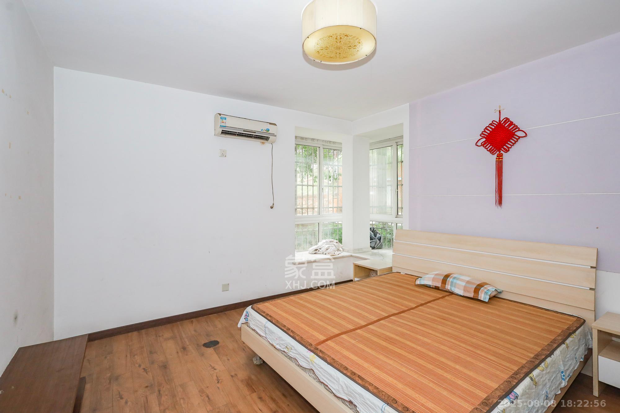 德润园  3室2厅1卫    65.0万 德润园  3室2厅1卫    65.0万卧室