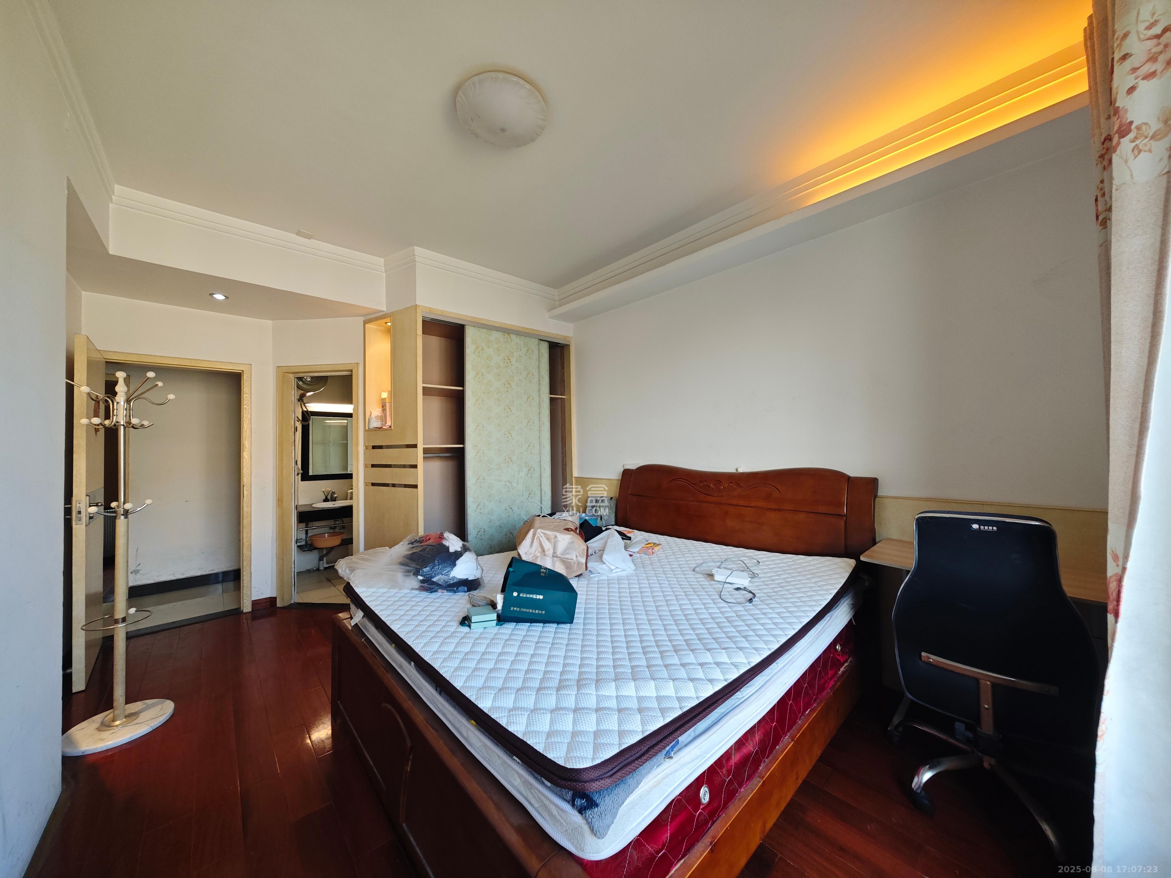 圣爵菲斯  3室2厅2卫    2180.0元/月 圣爵菲斯  3室2厅2卫    2180.0元/月室内图