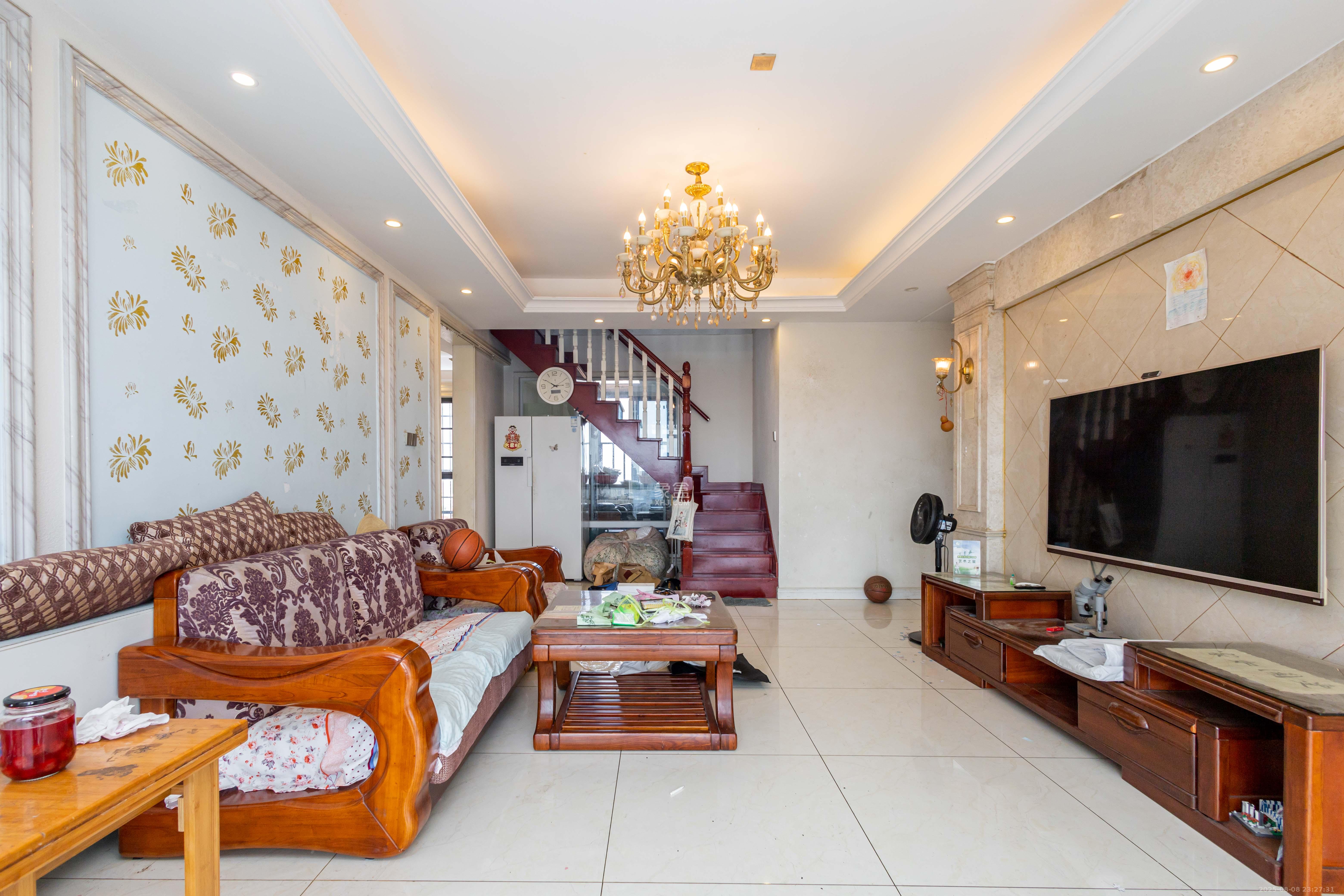 紫御江山  4室2厅2卫    97.8万 紫御江山  4室2厅2卫    97.8万客厅