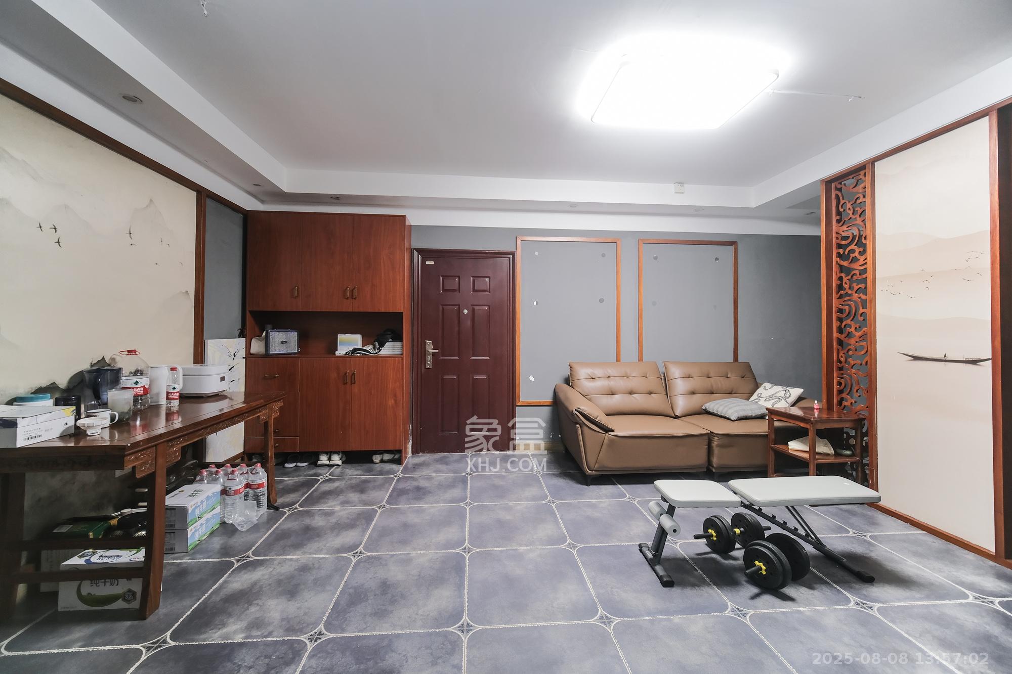 保利香槟国际  1室0厅0卫    88.0万 保利香槟国际  1室0厅0卫    88.0万客厅