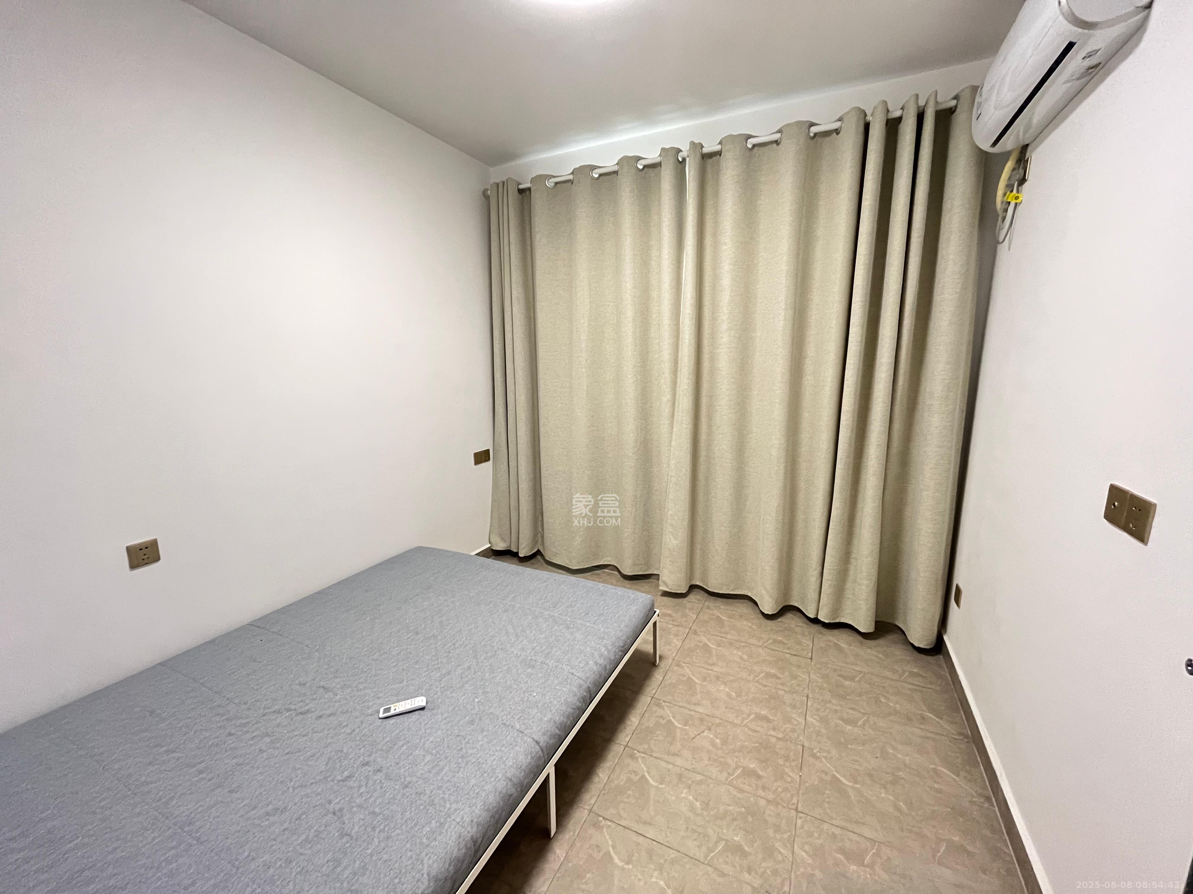 中海阅麓山一期  3室2厅2卫   3600.00元/月室内图