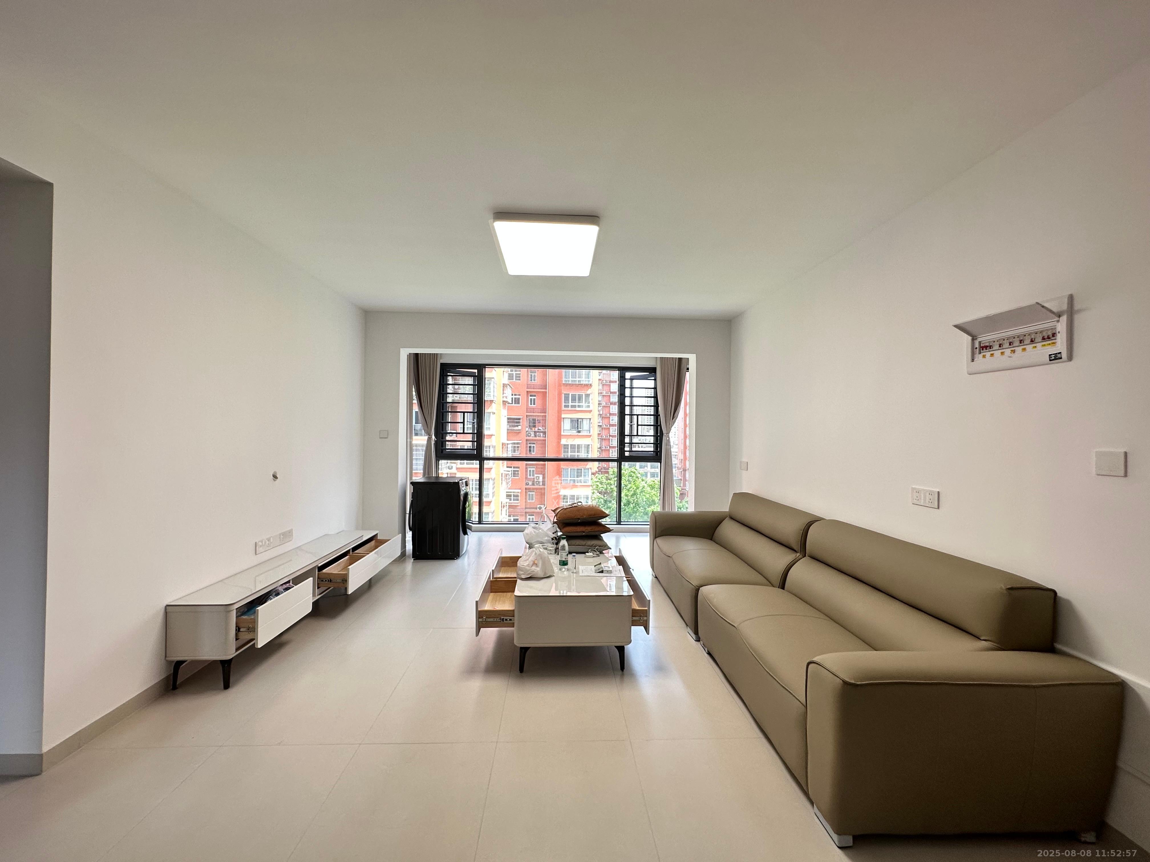 凯富南方鑫城 3室2厅2卫 2700.0元/月 凯富南方鑫城 3室2厅2卫 2700.0元/月室内图