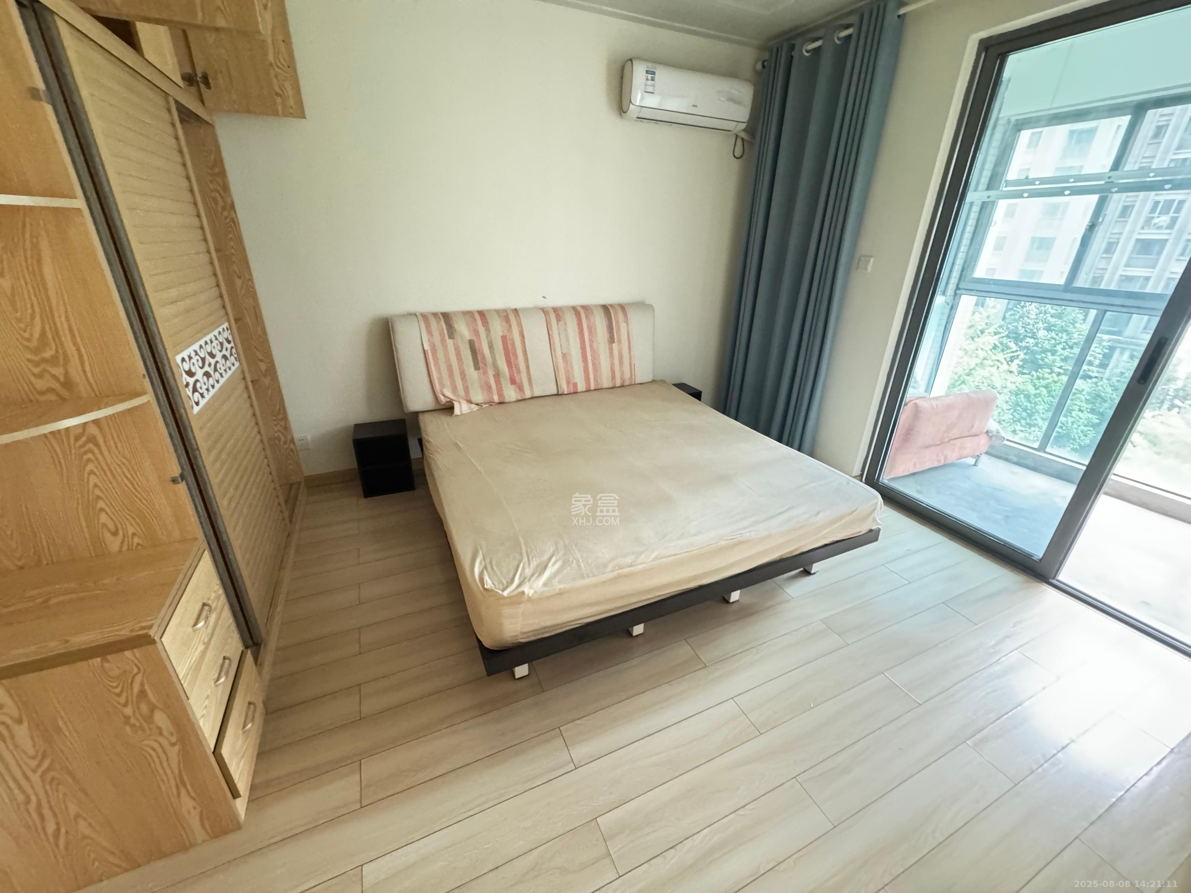 八方小区C区  3室2厅2卫    4200.0元/月室内图