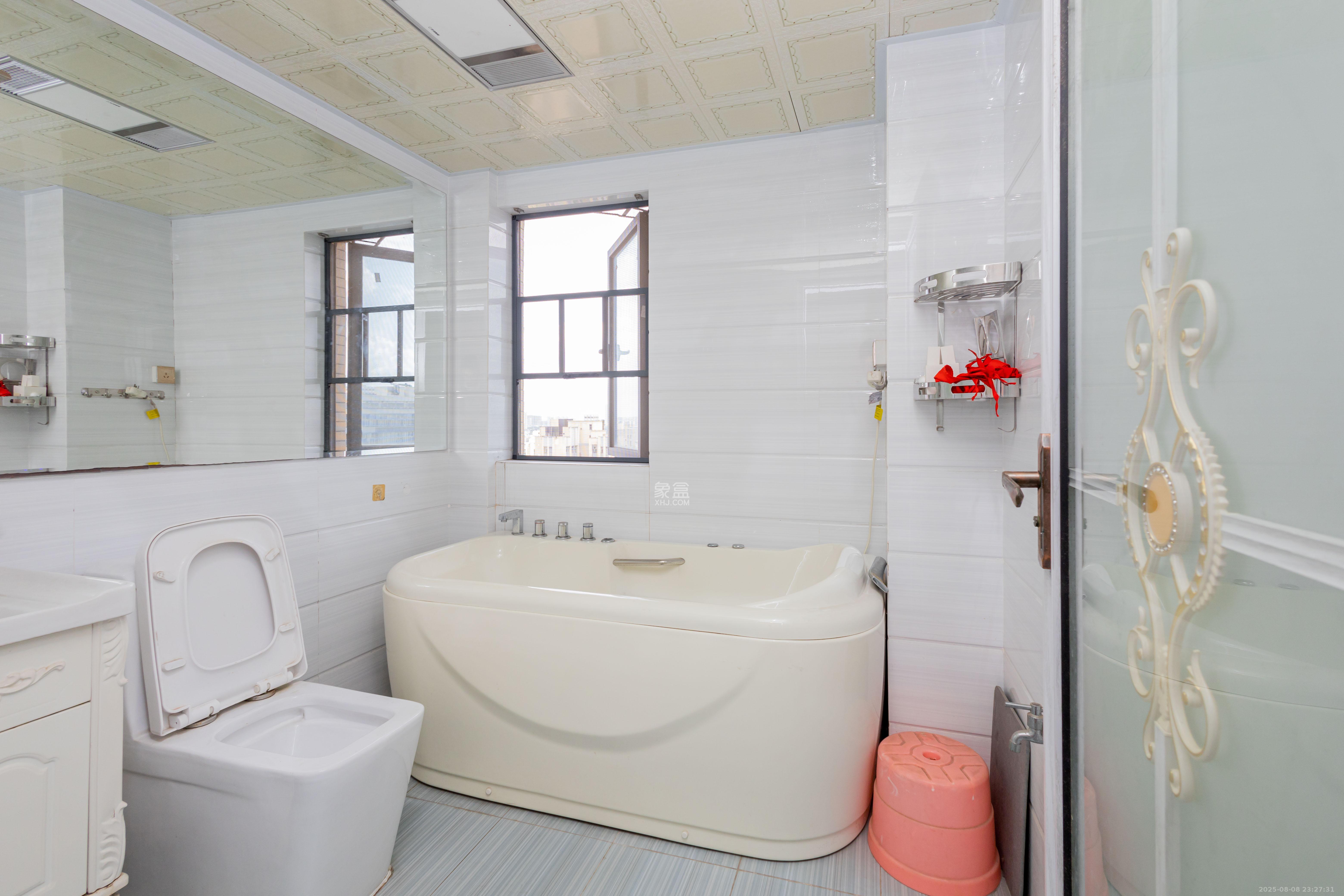 紫御江山  4室2厅2卫    97.8万卫生间