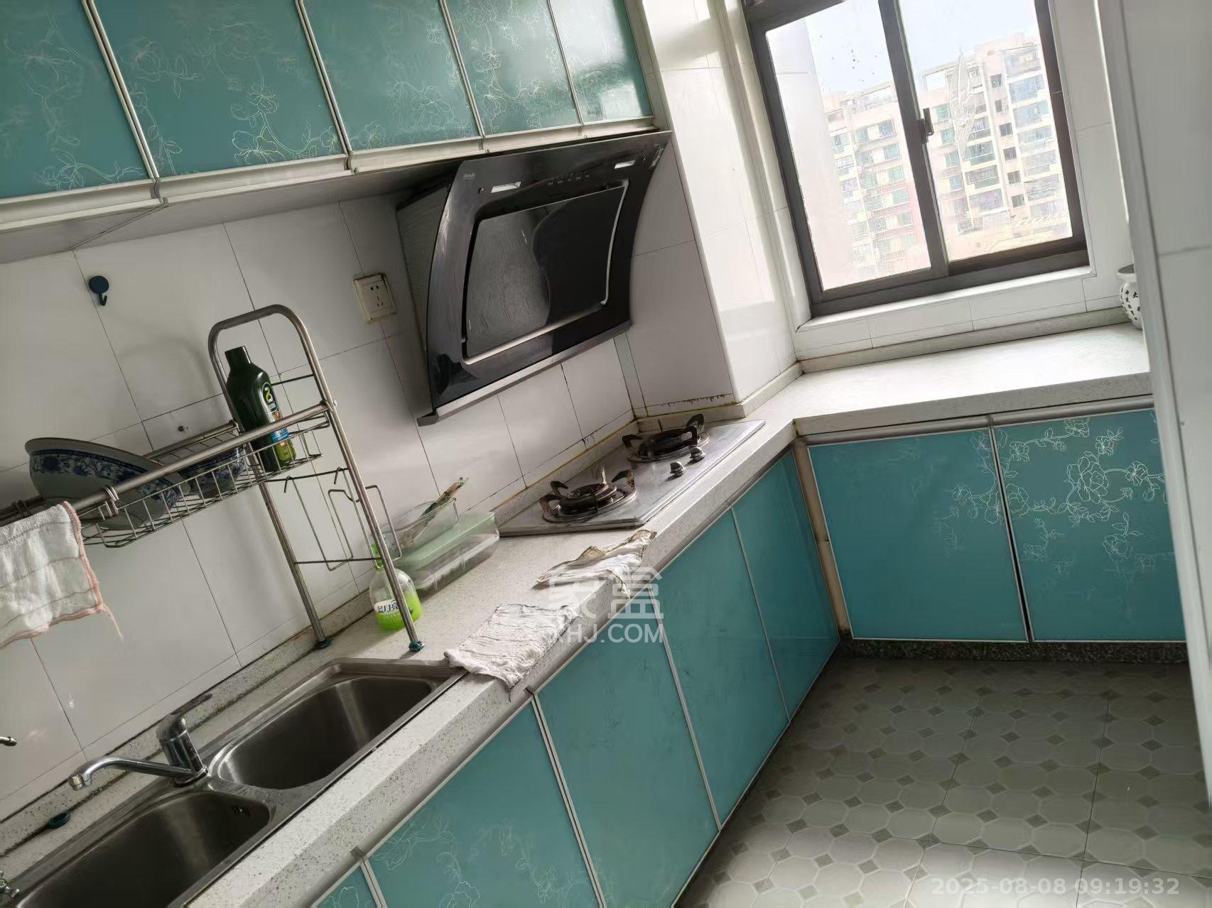 湘府东苑  2室1厅1卫    2200.0元/月 湘府东苑  2室1厅1卫    2200.0元/月室内图