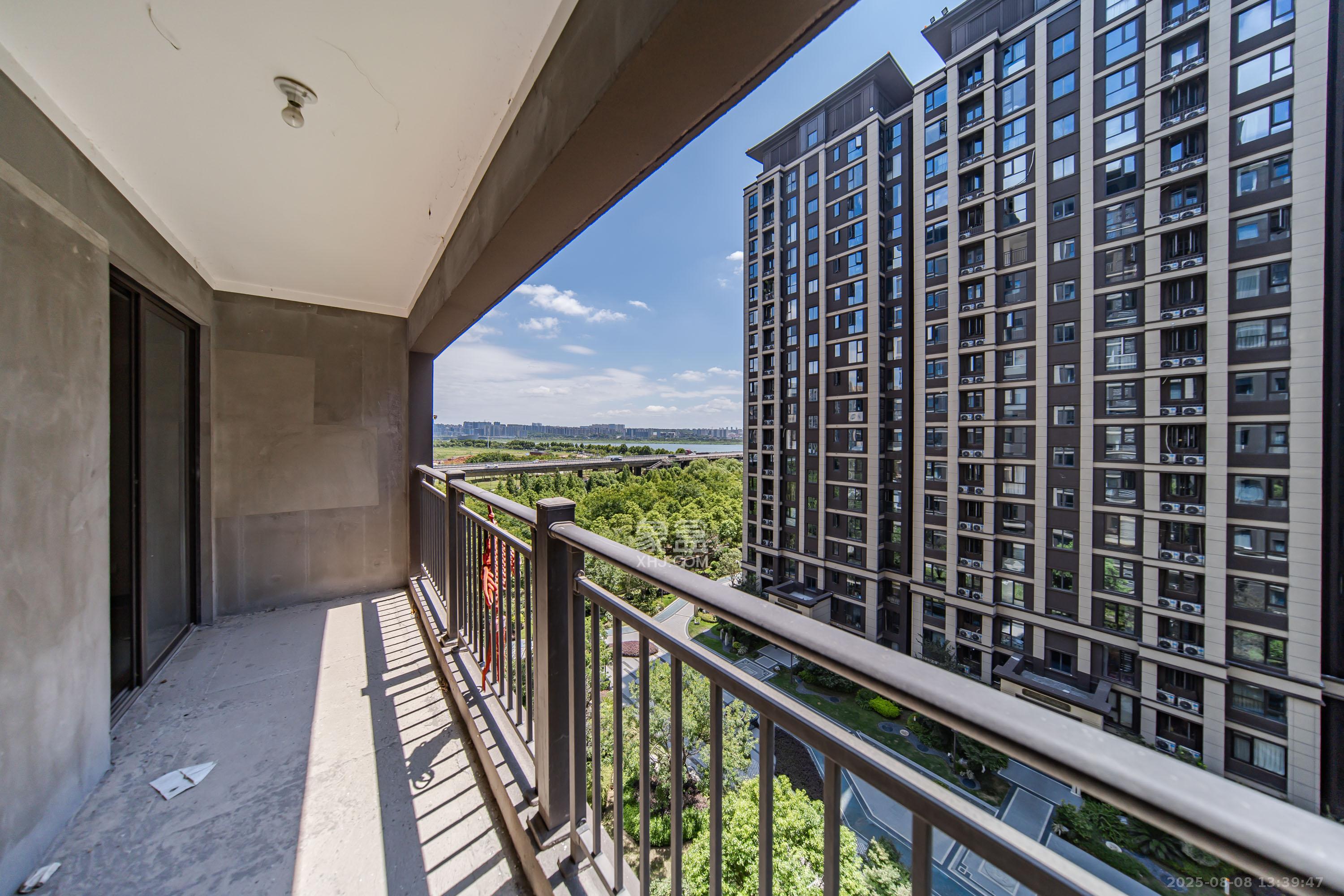 建发电建江山悦  4室2厅2卫    125.0万阳台