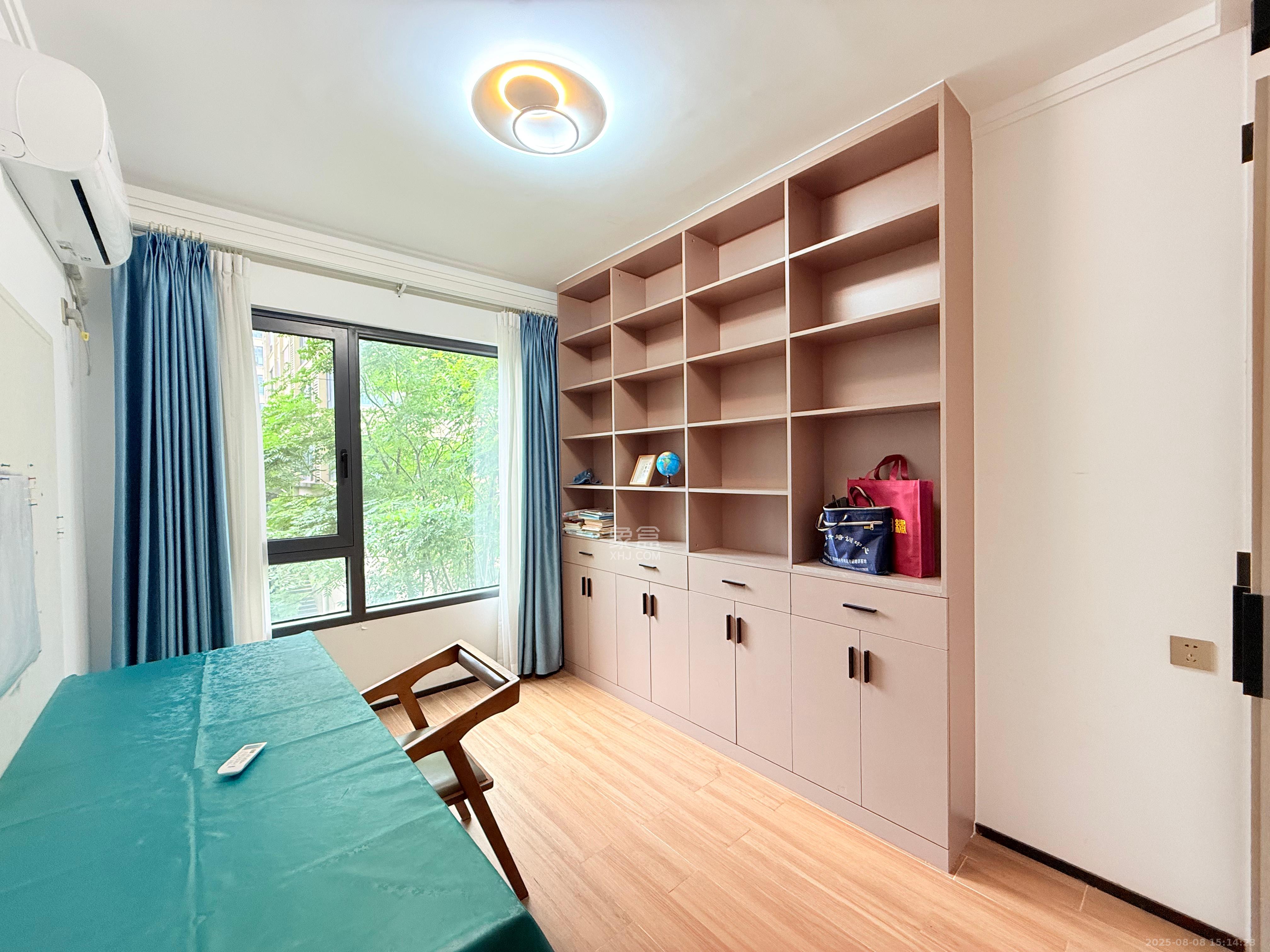 华润翡翠府  4室2厅2卫    3300.0元/月室内图