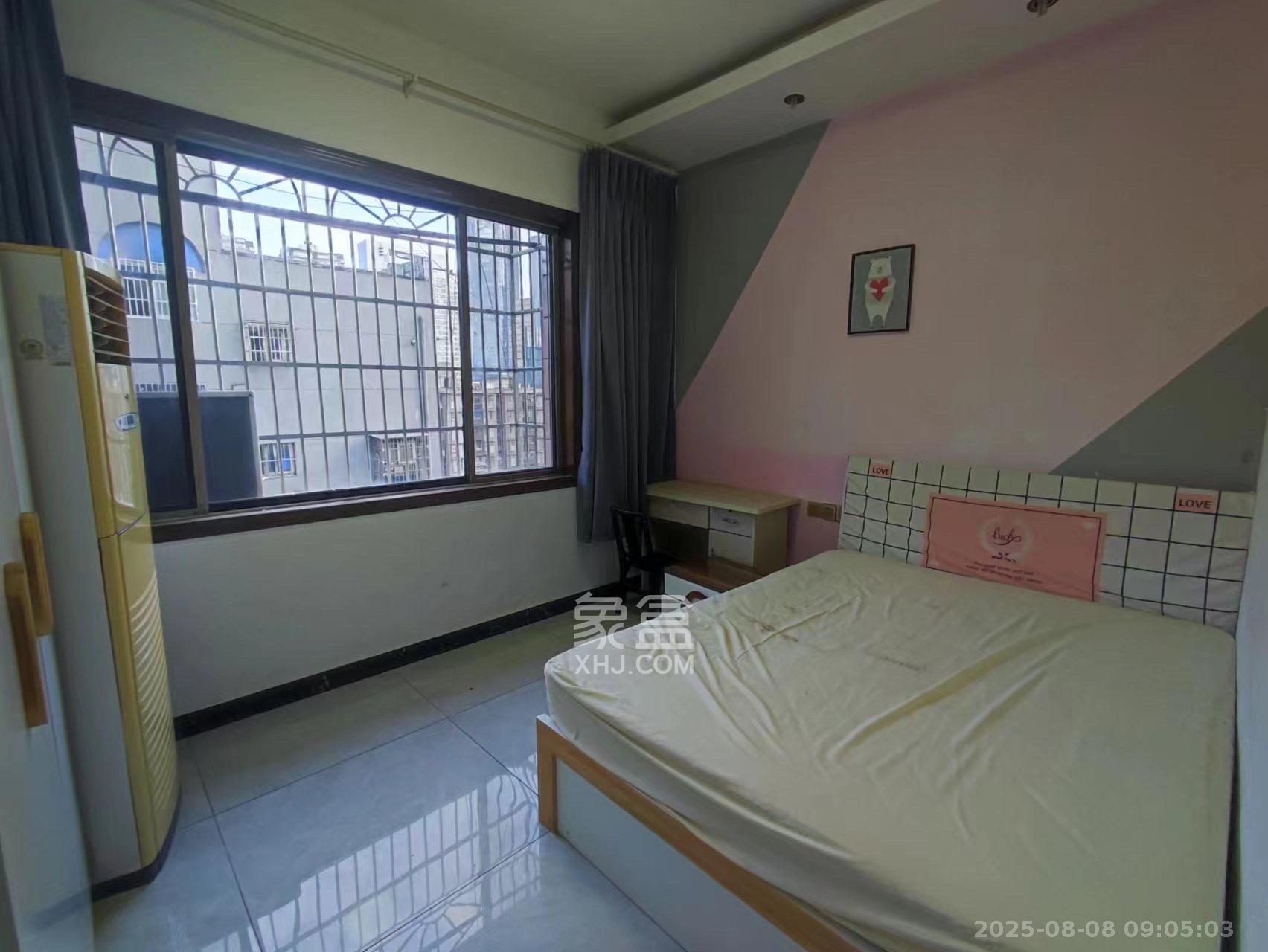 三泰街新富城 4室2厅1卫 3500.0元/月 三泰街新富城 4室2厅1卫 3500.0元/月室内图