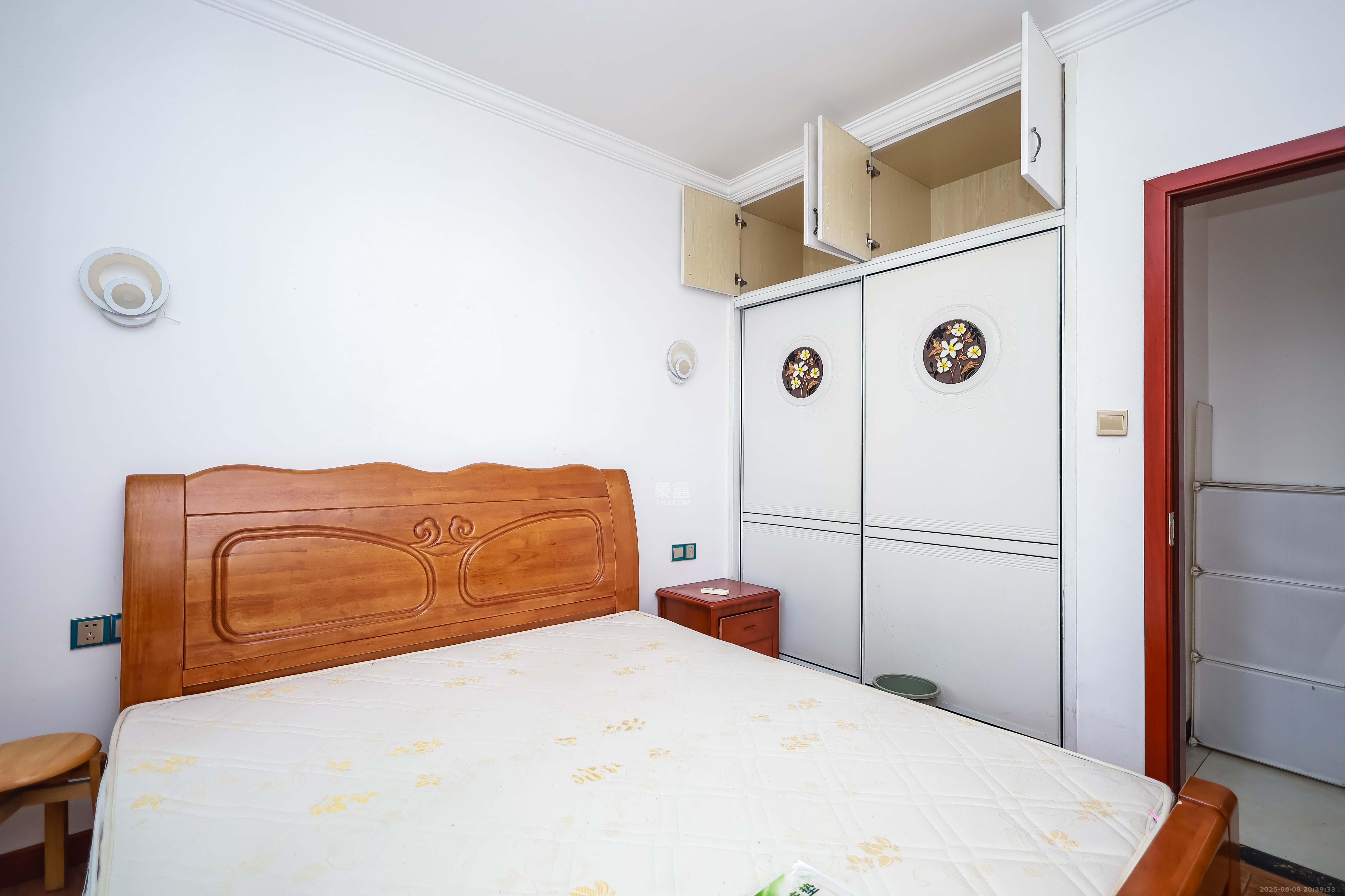 荣盛花语馨苑  3室2厅1卫    63.8万卧室