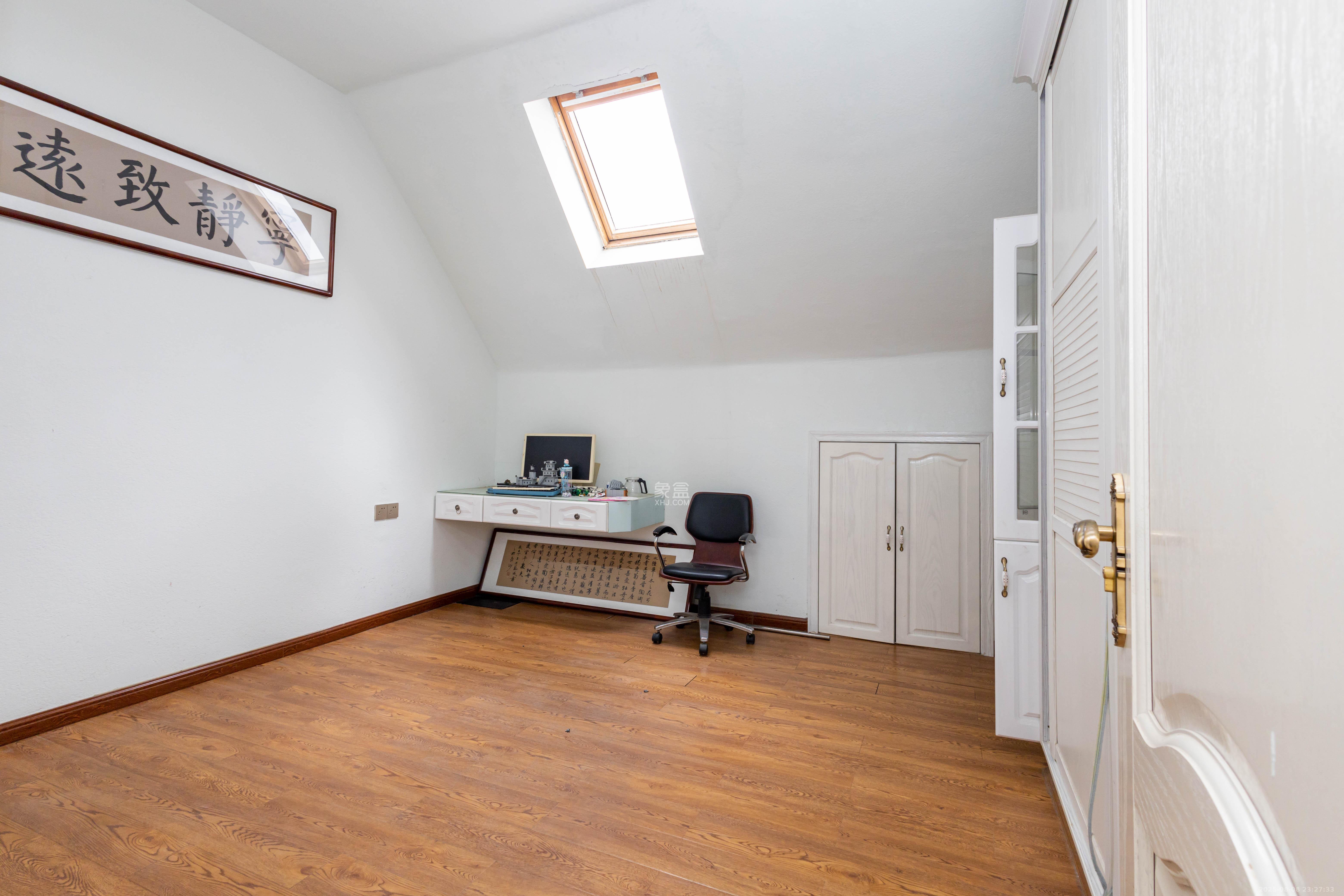 紫御江山  4室2厅2卫    97.8万 紫御江山  4室2厅2卫    97.8万卧室