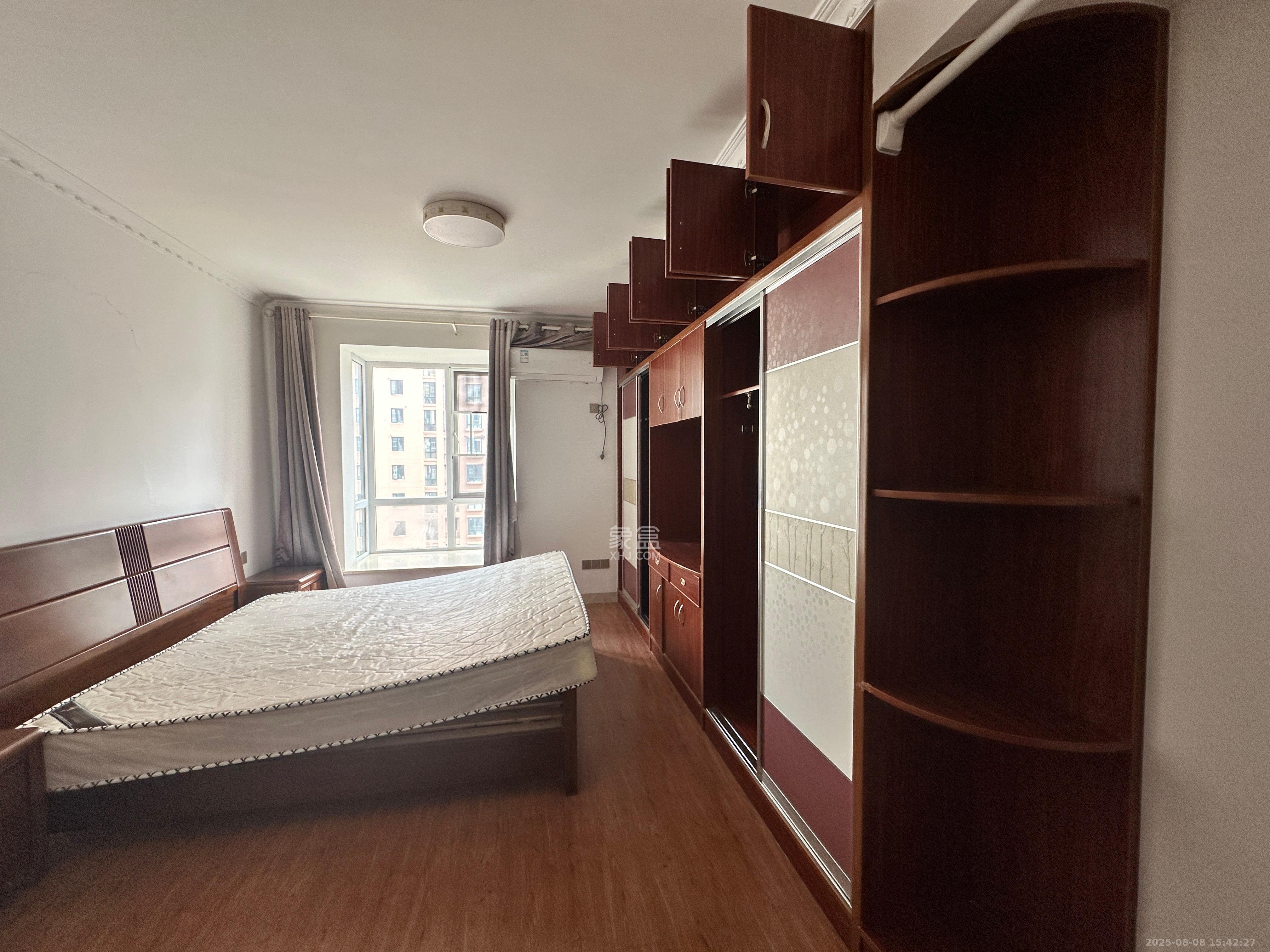 丽发新城  3室2厅2卫    2300.0元/月 丽发新城  3室2厅2卫    2300.0元/月室内图