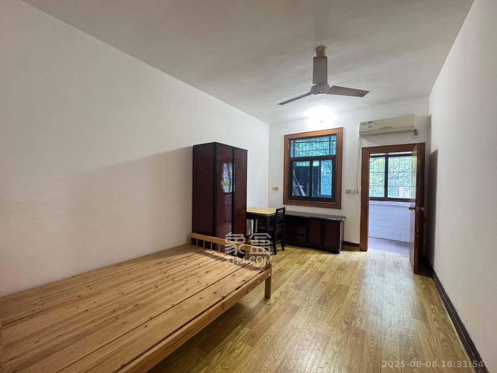 二机小区 2室1厅1卫 1200.0元/月 二机小区 2室1厅1卫 1200.0元/月室内图