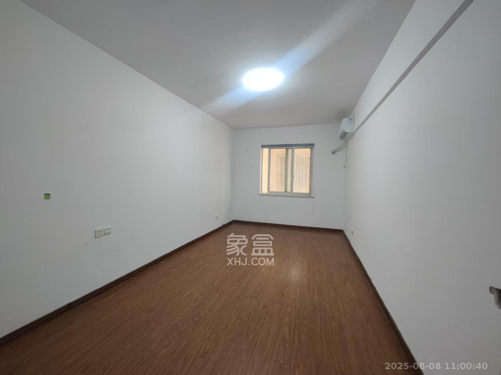 开源鑫阁  4室2厅1卫    2400.0元/月室内图