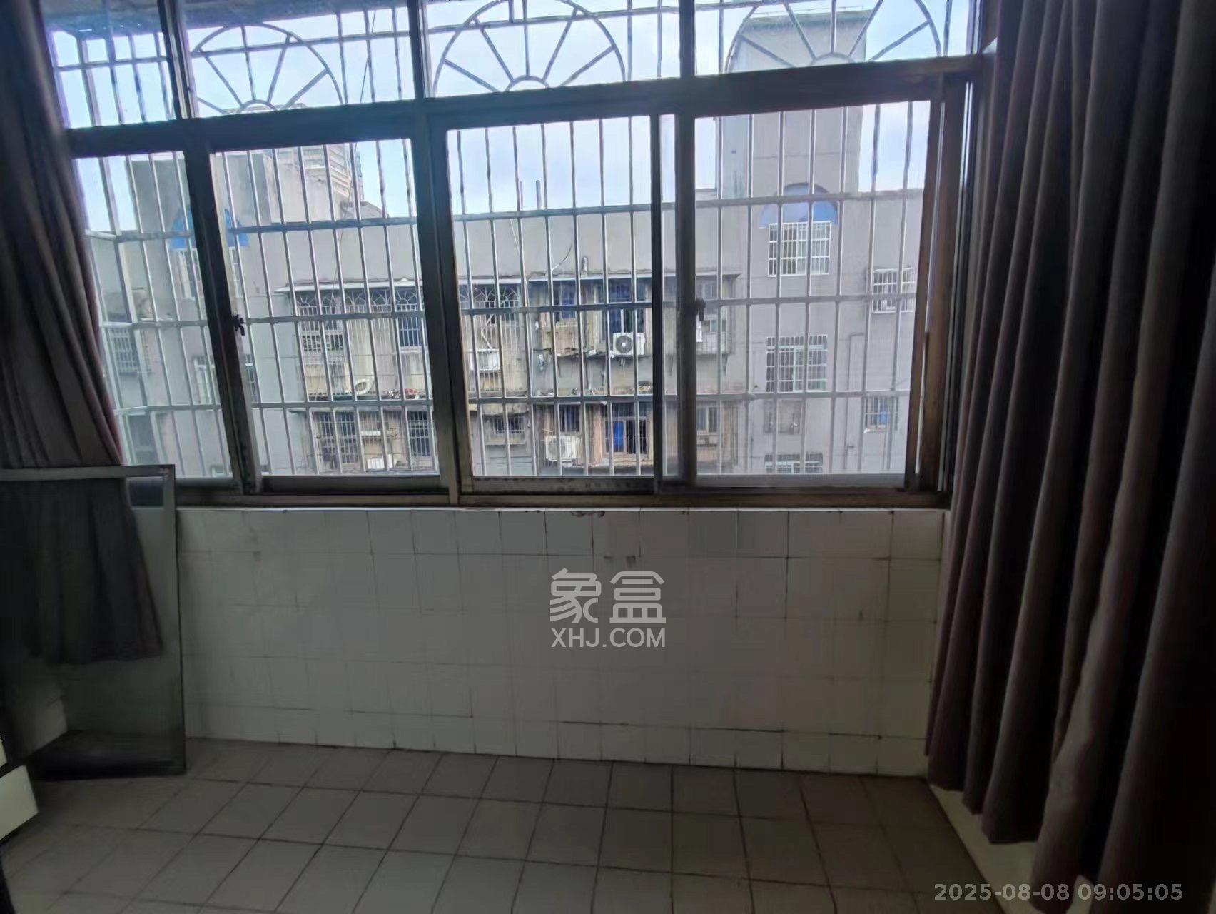 三泰街新富城 4室2厅1卫 3500.0元/月 三泰街新富城 4室2厅1卫 3500.0元/月室内图