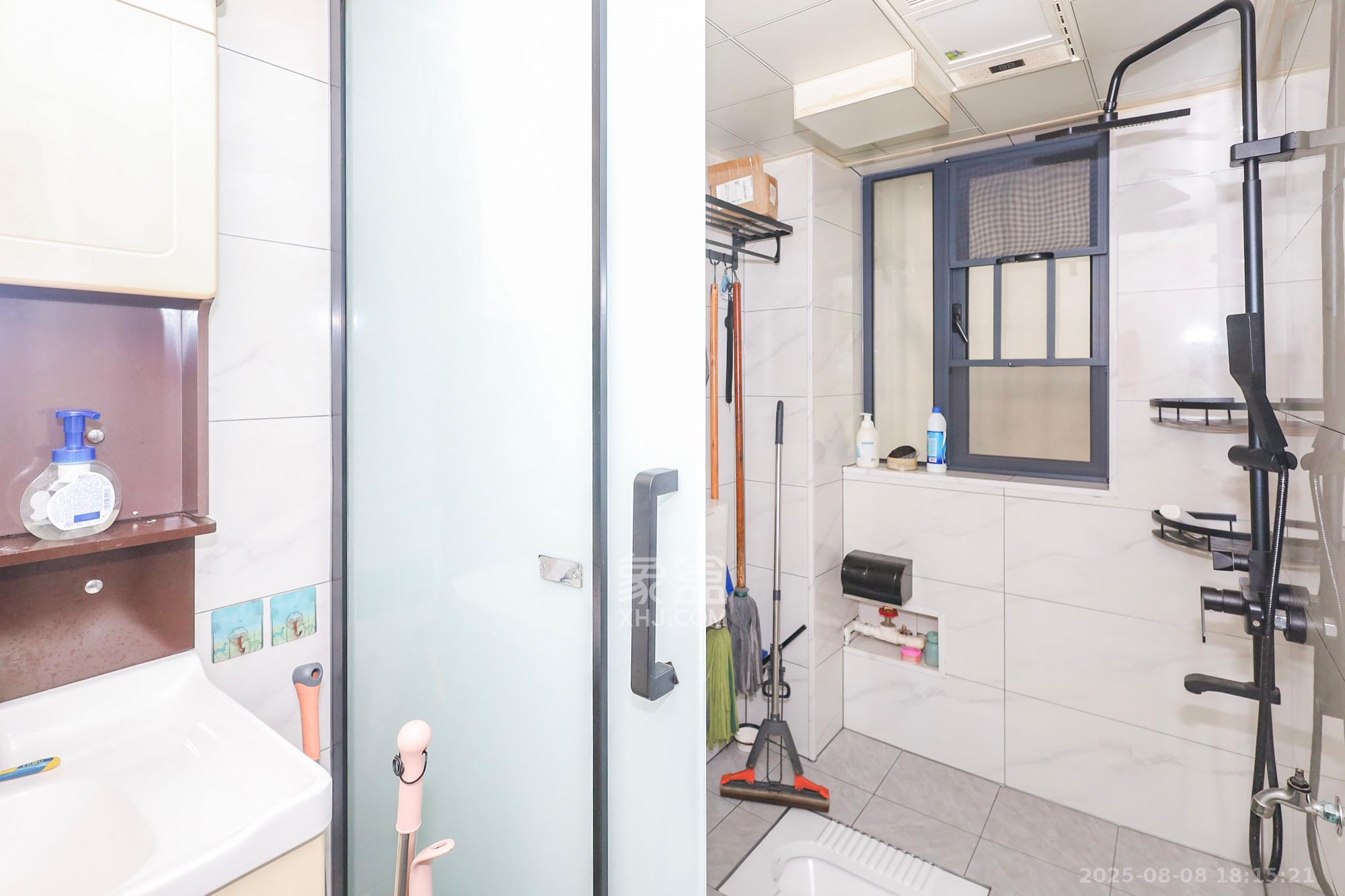 金麓西岸和苑 2室2厅1卫 60.0万 金麓西岸和苑 2室2厅1卫 60.0万卫生间