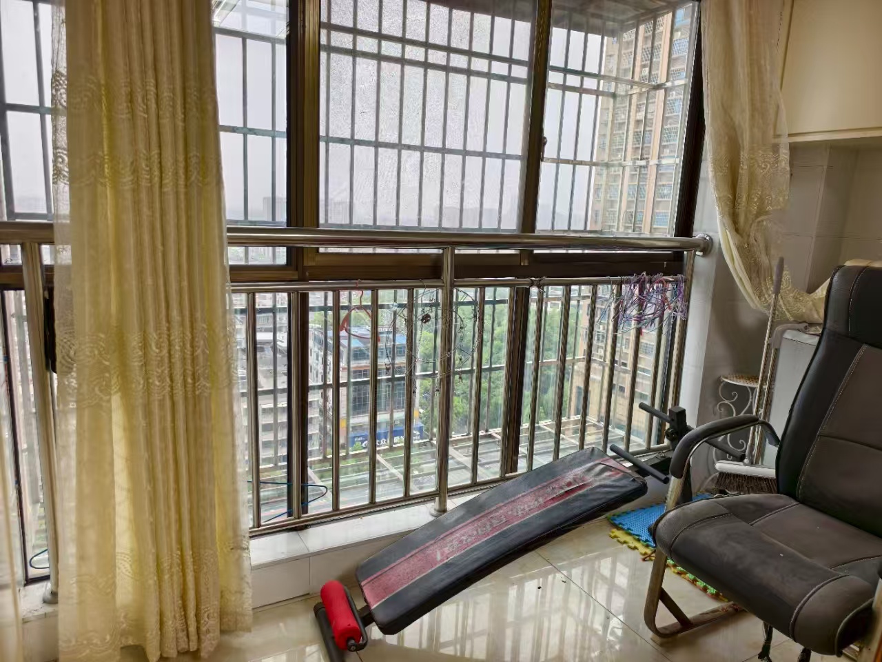 华天城市广场  3室2厅2卫    2000.0元/月 华天城市广场  3室2厅2卫    2000.0元/月室内图