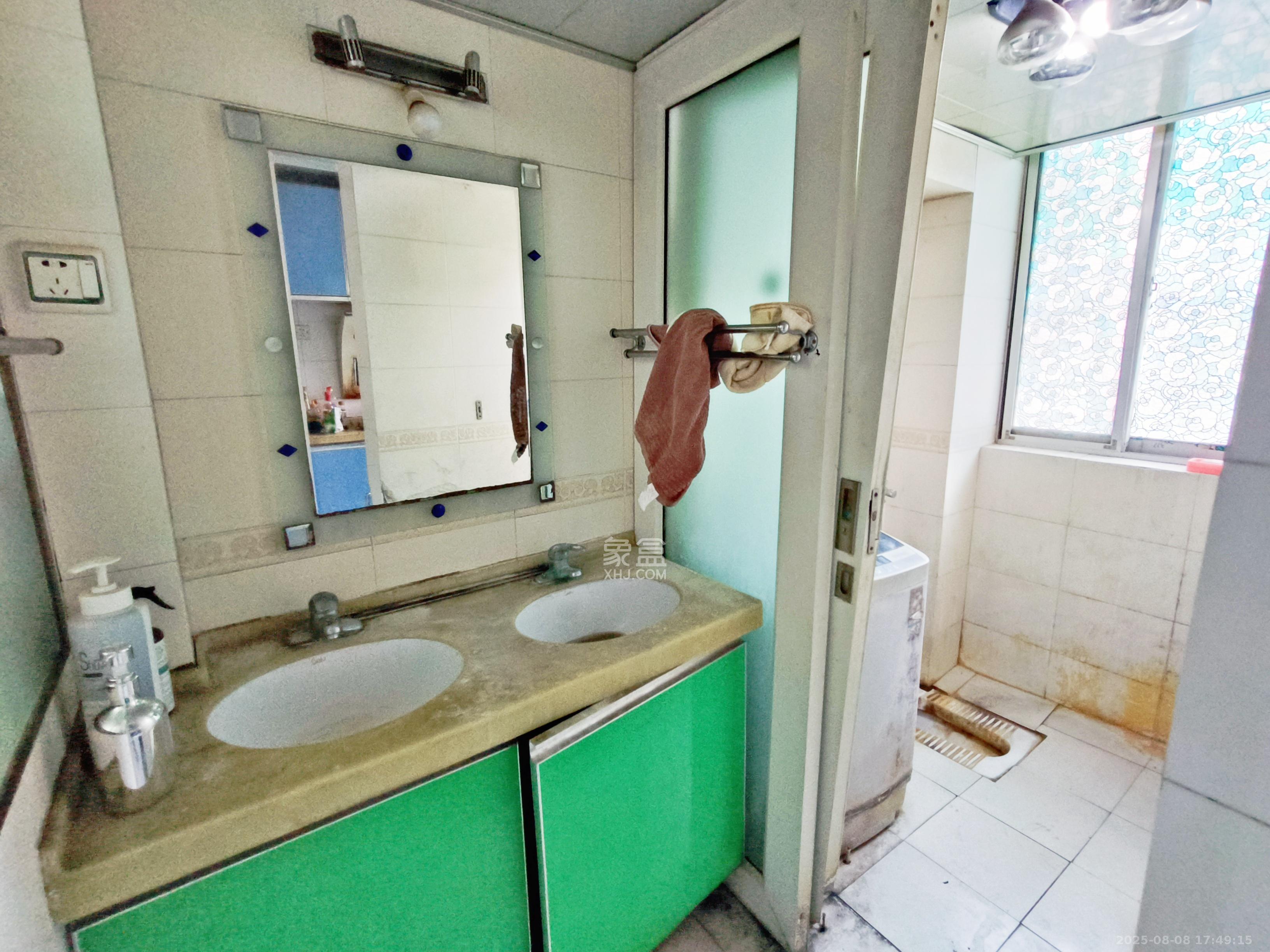 银杉雅园 4室2厅1卫 2200.0元/月 银杉雅园 4室2厅1卫 2200.0元/月室内图