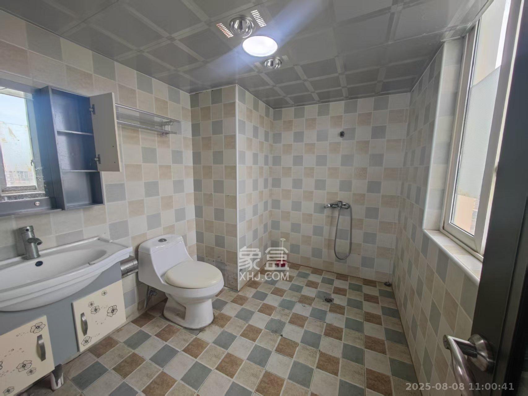 开源鑫阁 4室2厅1卫 2400.0元/月 开源鑫阁 4室2厅1卫 2400.0元/月室内图