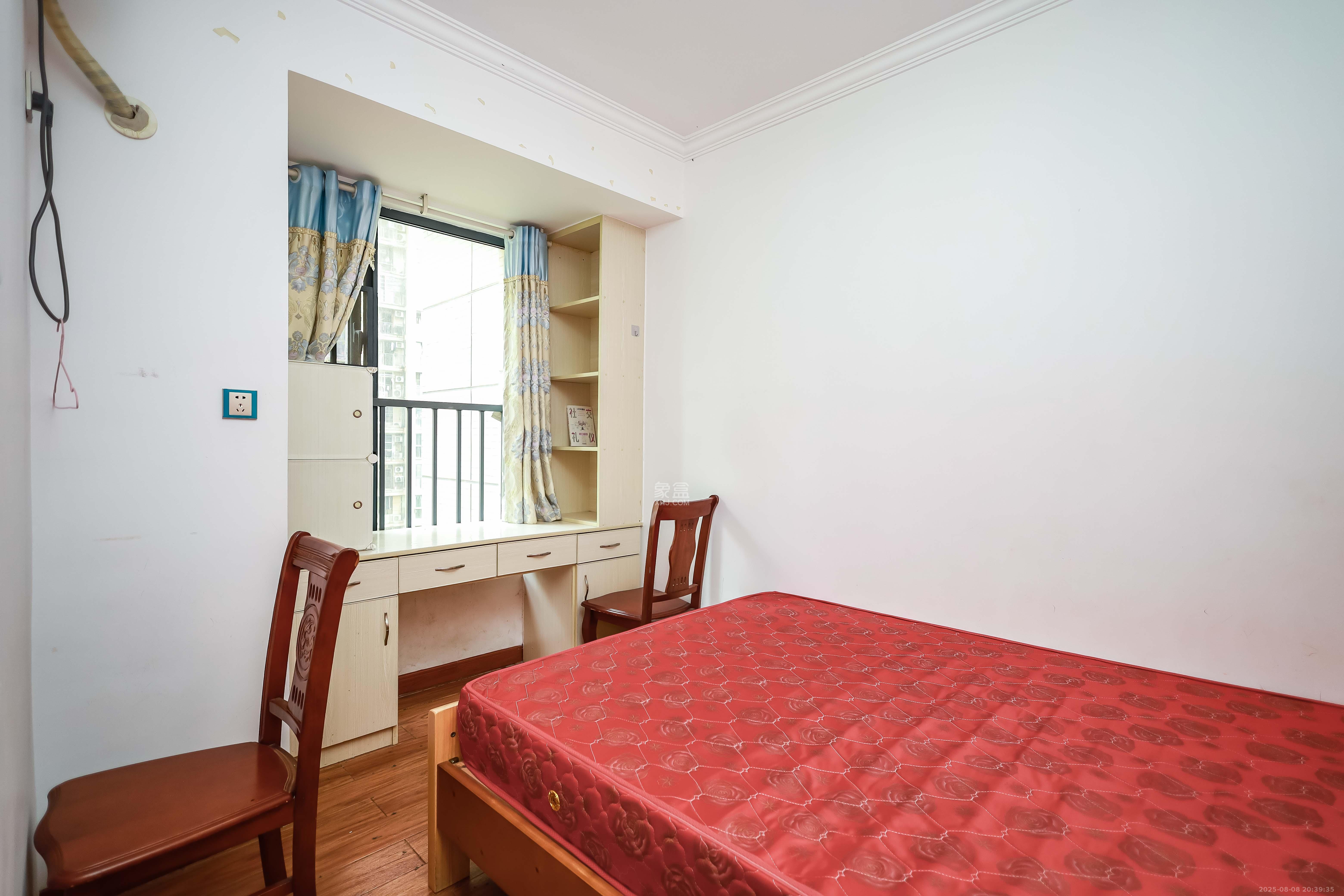 荣盛花语馨苑  3室2厅1卫    63.8万卧室