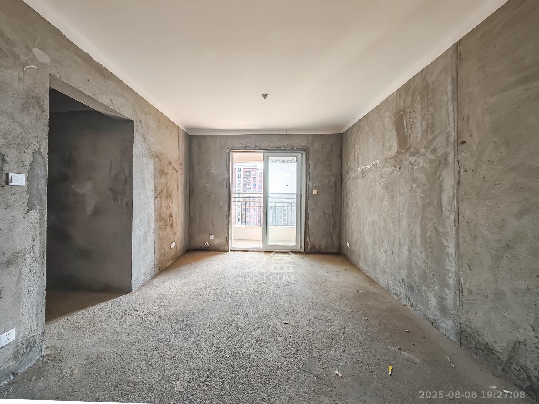 绿地海外滩一期 3室2厅2卫 58.0万 绿地海外滩一期 3室2厅2卫 58.0万客厅