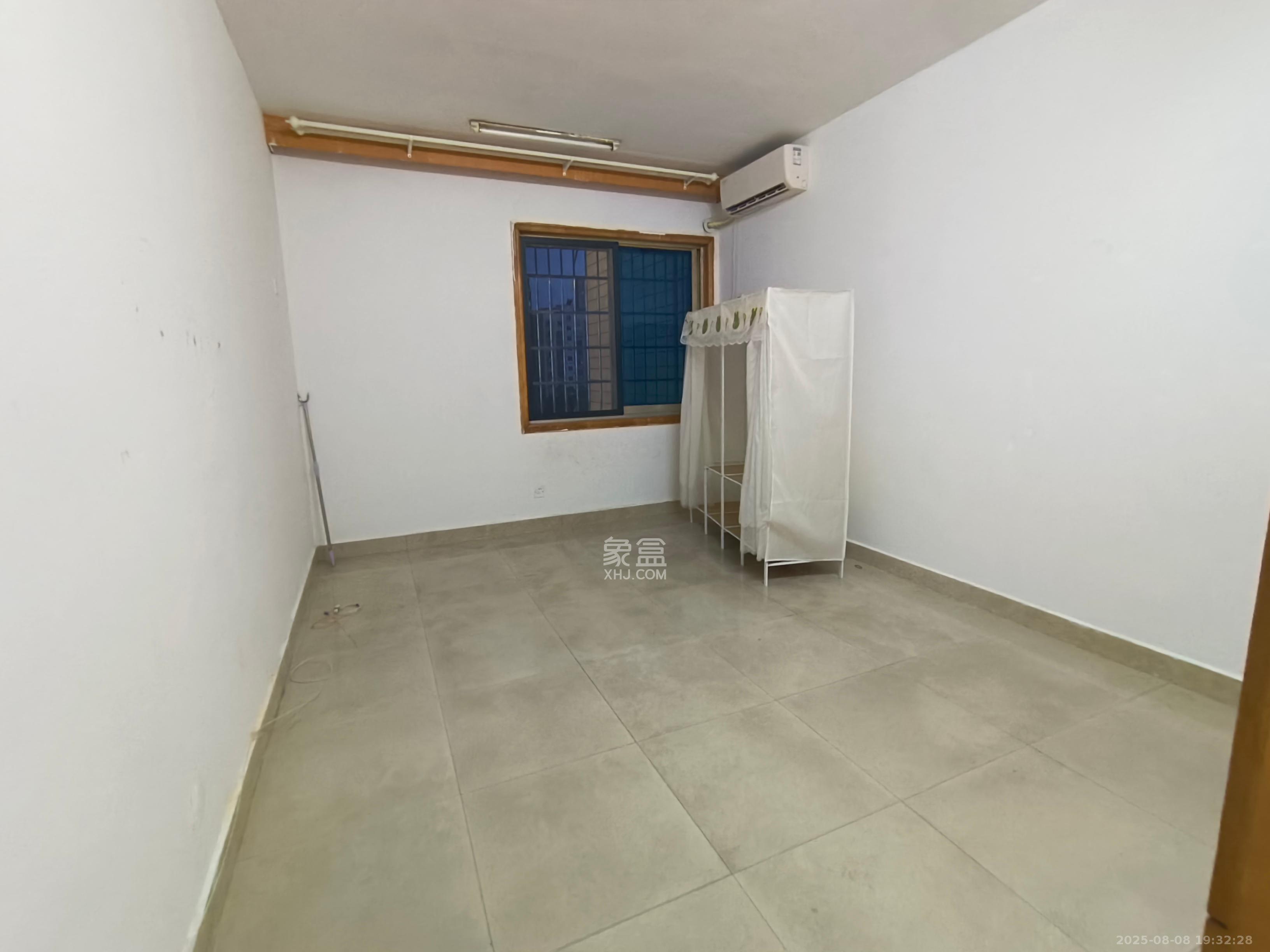 通发公寓 3室1厅1卫 2600.00元/月 通发公寓 3室1厅1卫 2600.00元/月室内图