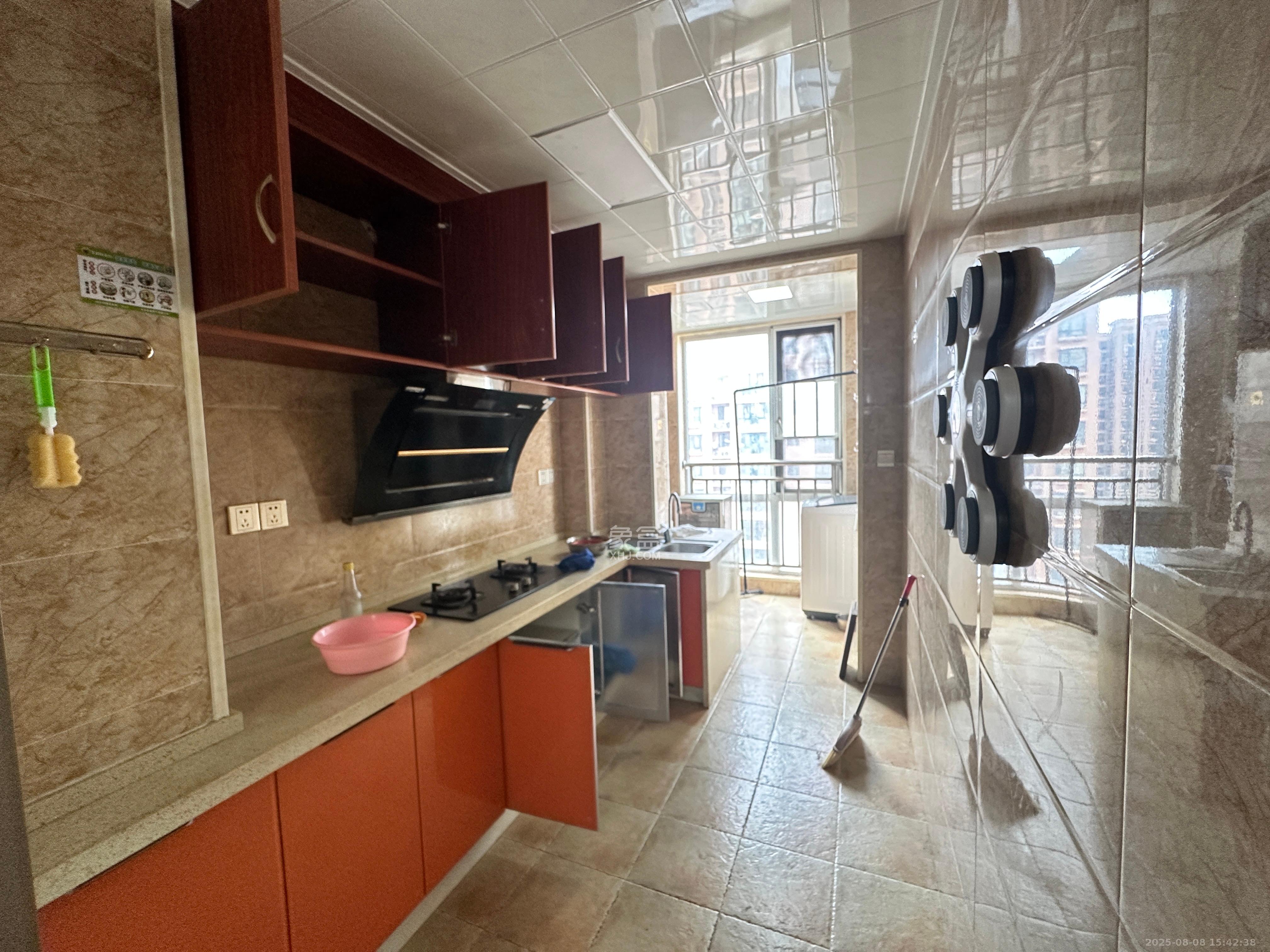 丽发新城  3室2厅2卫    2300.0元/月 丽发新城  3室2厅2卫    2300.0元/月室内图