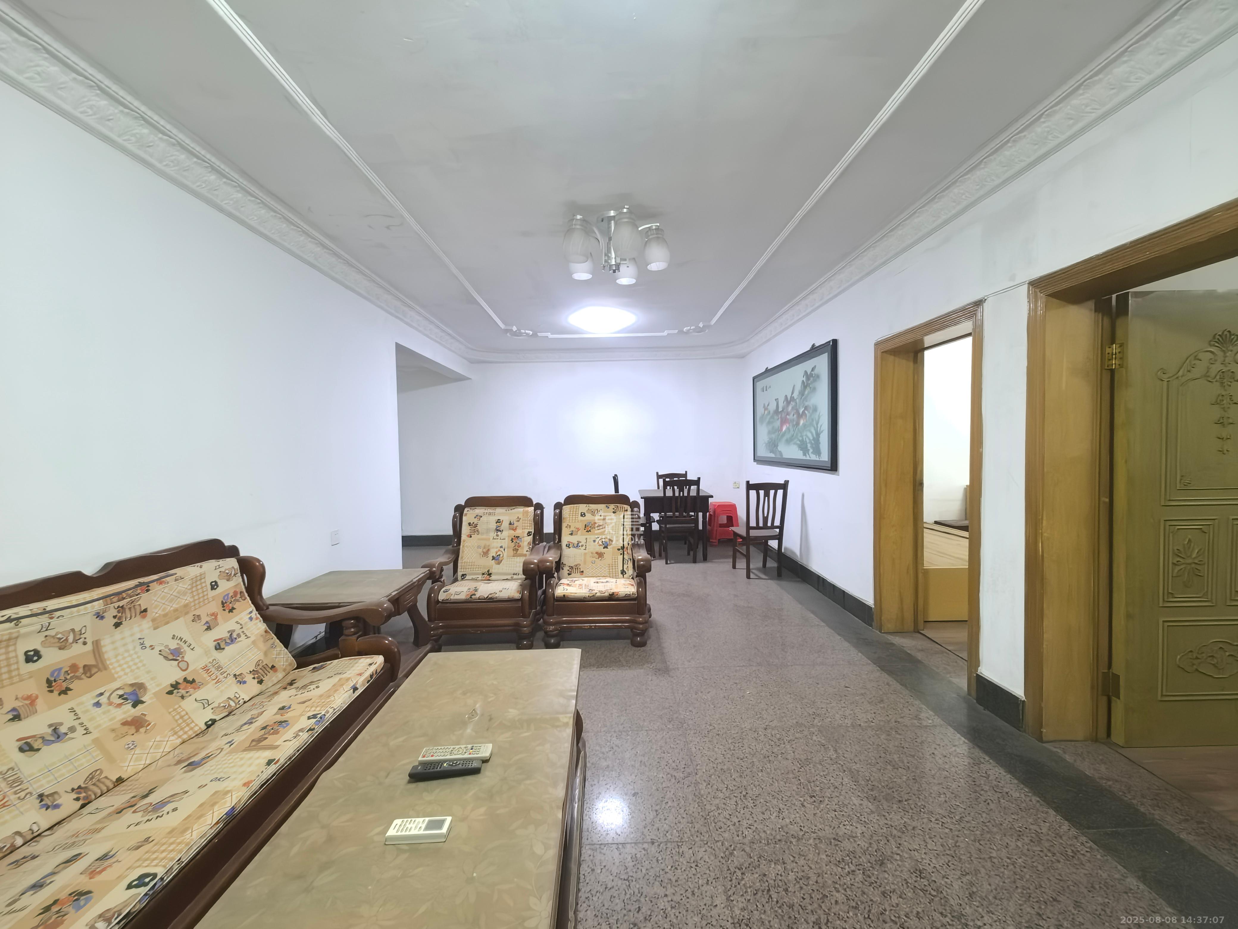 便河边社区 4室2厅1卫 3300.0元/月 便河边社区 4室2厅1卫 3300.0元/月室内图