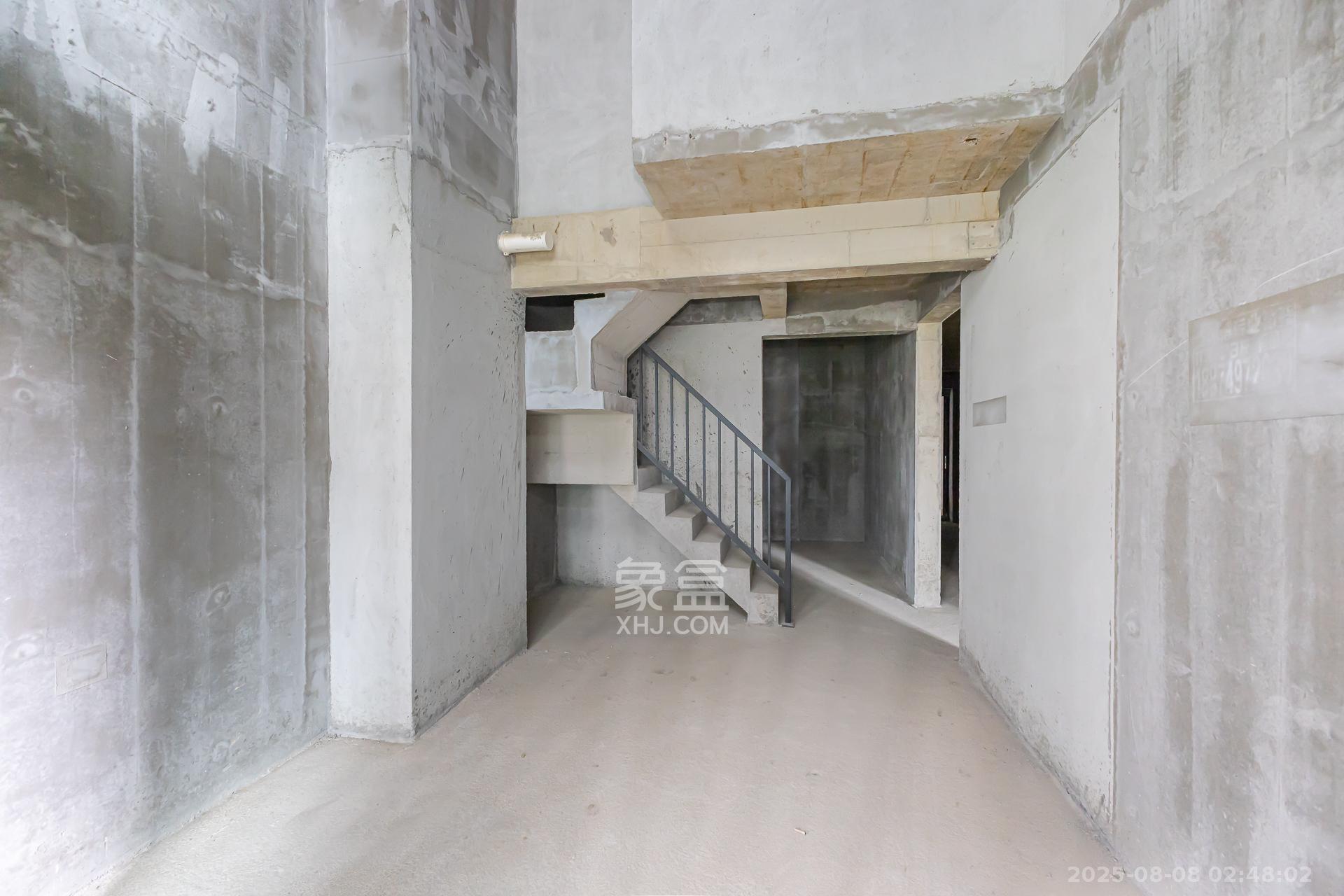 越秀湘江星汇城二期  4室2厅2卫    94.0万客厅