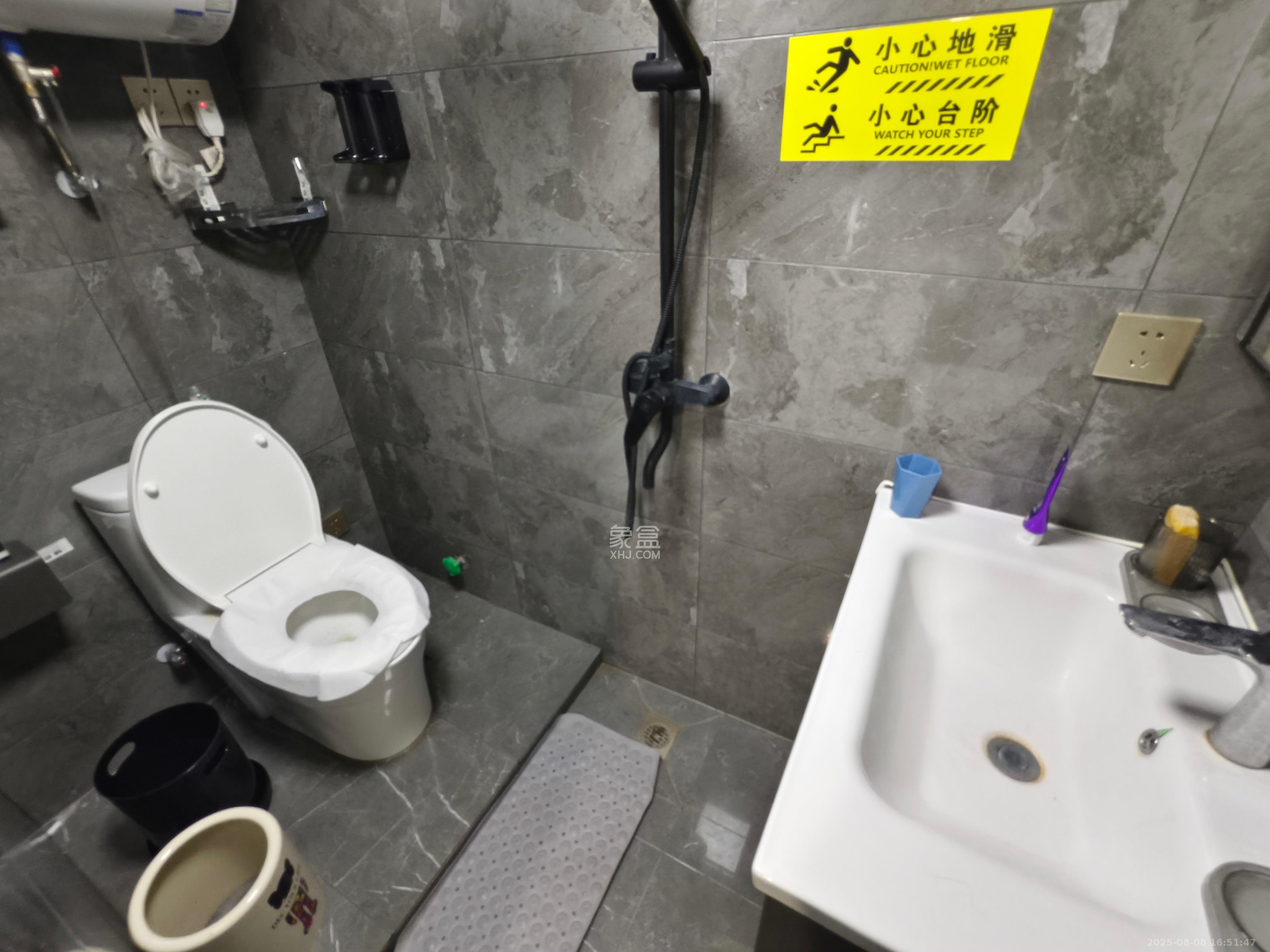 福晟翡翠湾  2室1厅1卫   2200.00元/月室内图