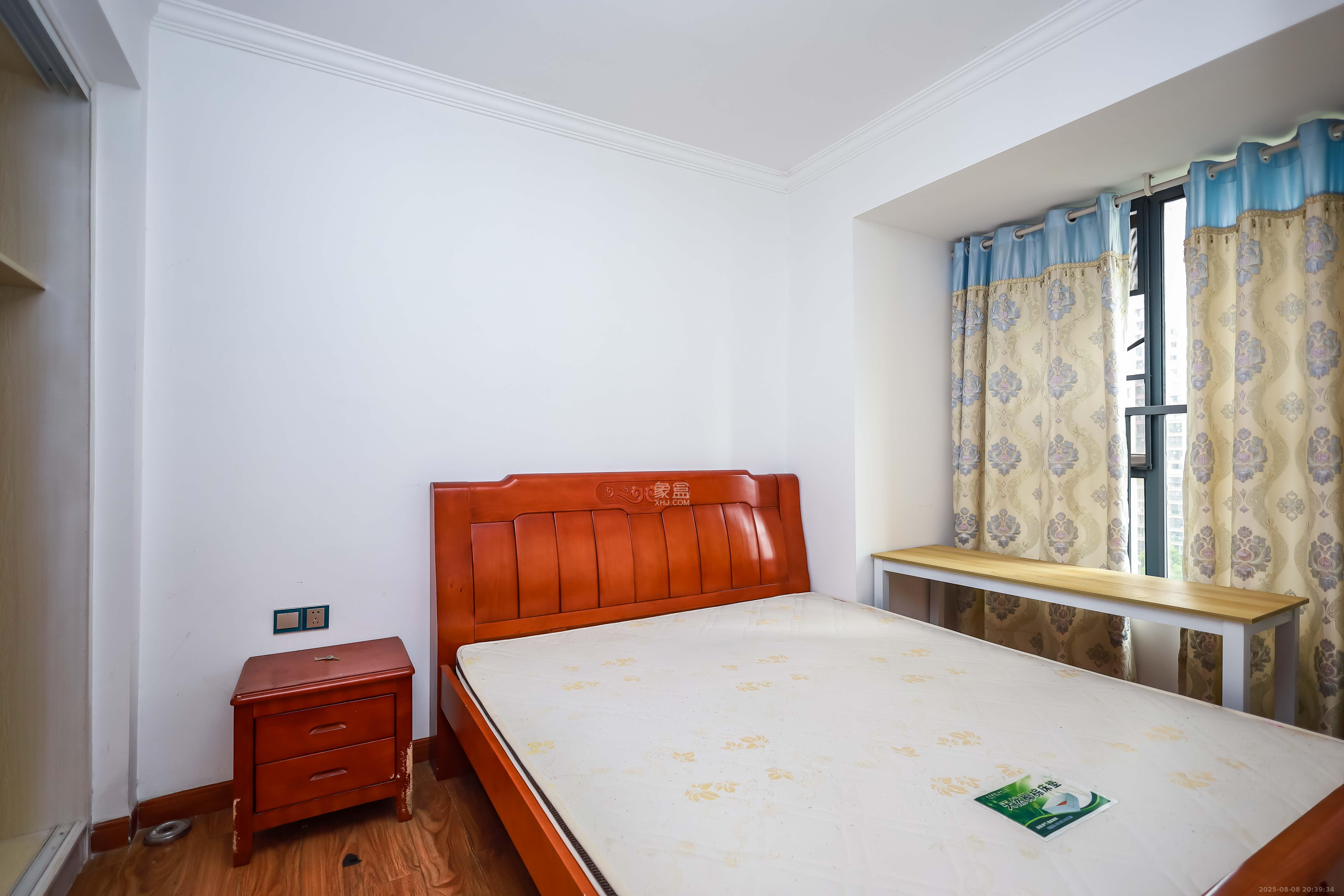 荣盛花语馨苑 3室2厅1卫 63.8万 荣盛花语馨苑 3室2厅1卫 63.8万卧室