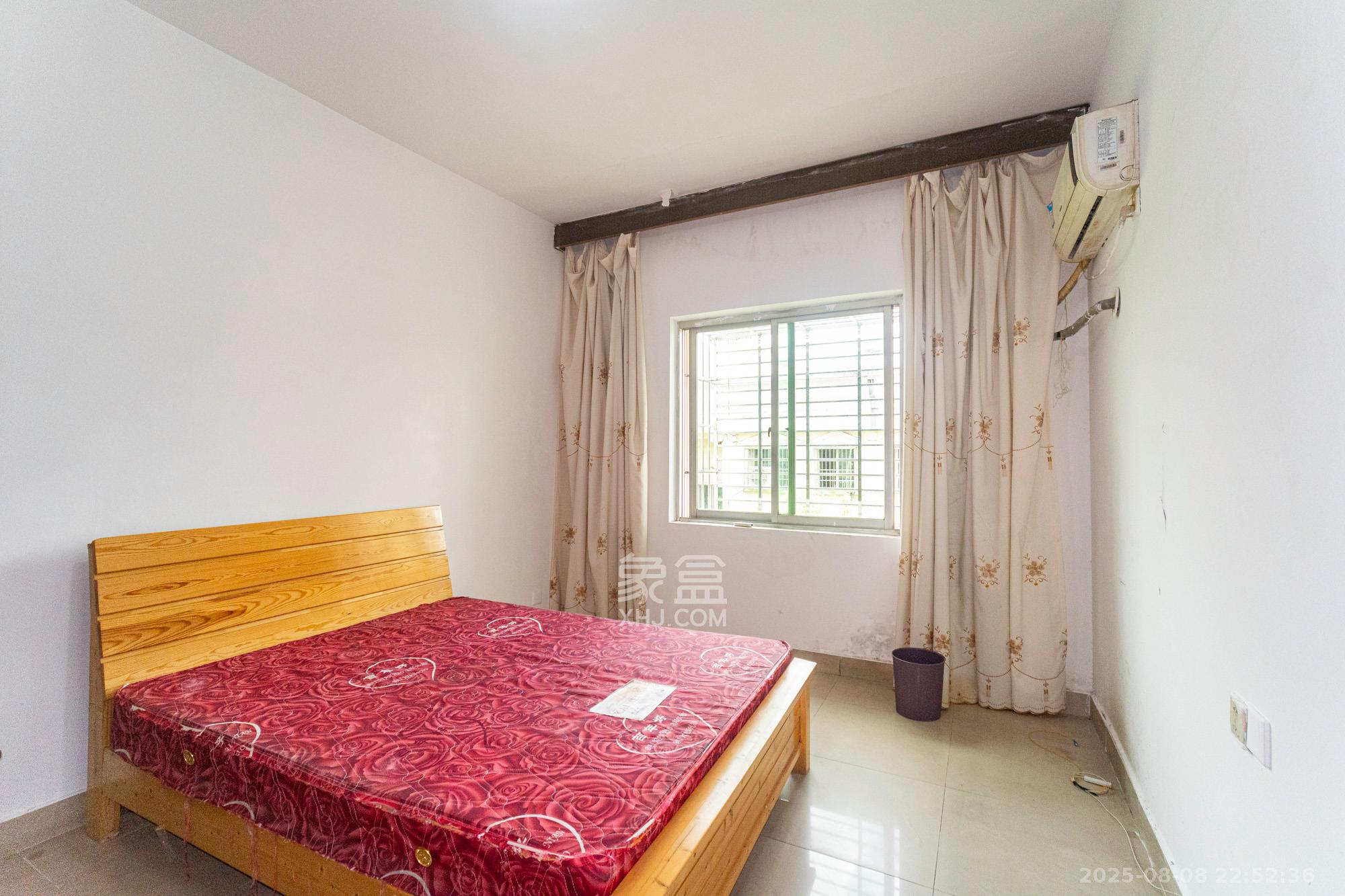 中南汽车世界 2室2厅1卫 22.8万 中南汽车世界 2室2厅1卫 22.8万卧室