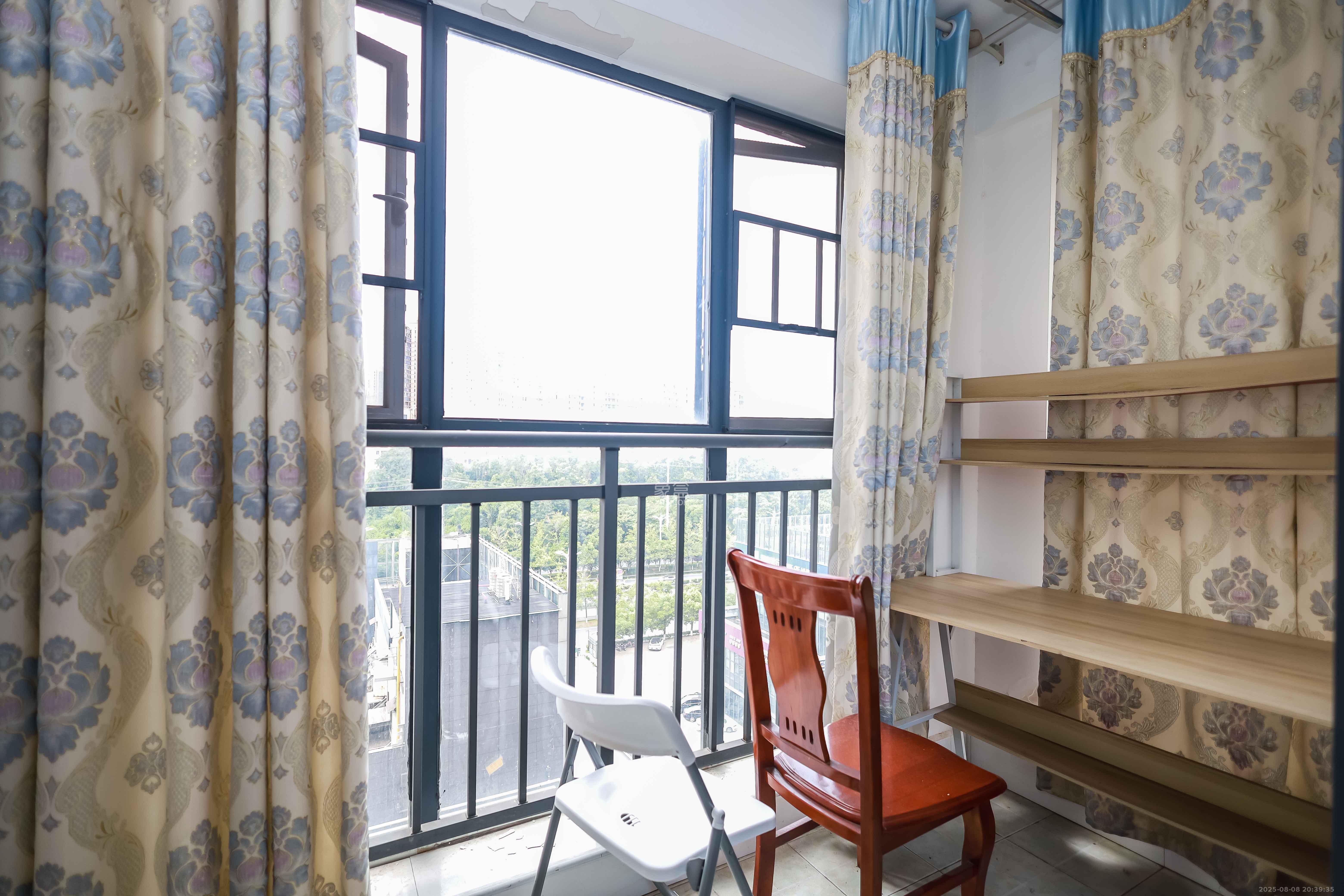 荣盛花语馨苑 3室2厅1卫 63.8万 荣盛花语馨苑 3室2厅1卫 63.8万阳台