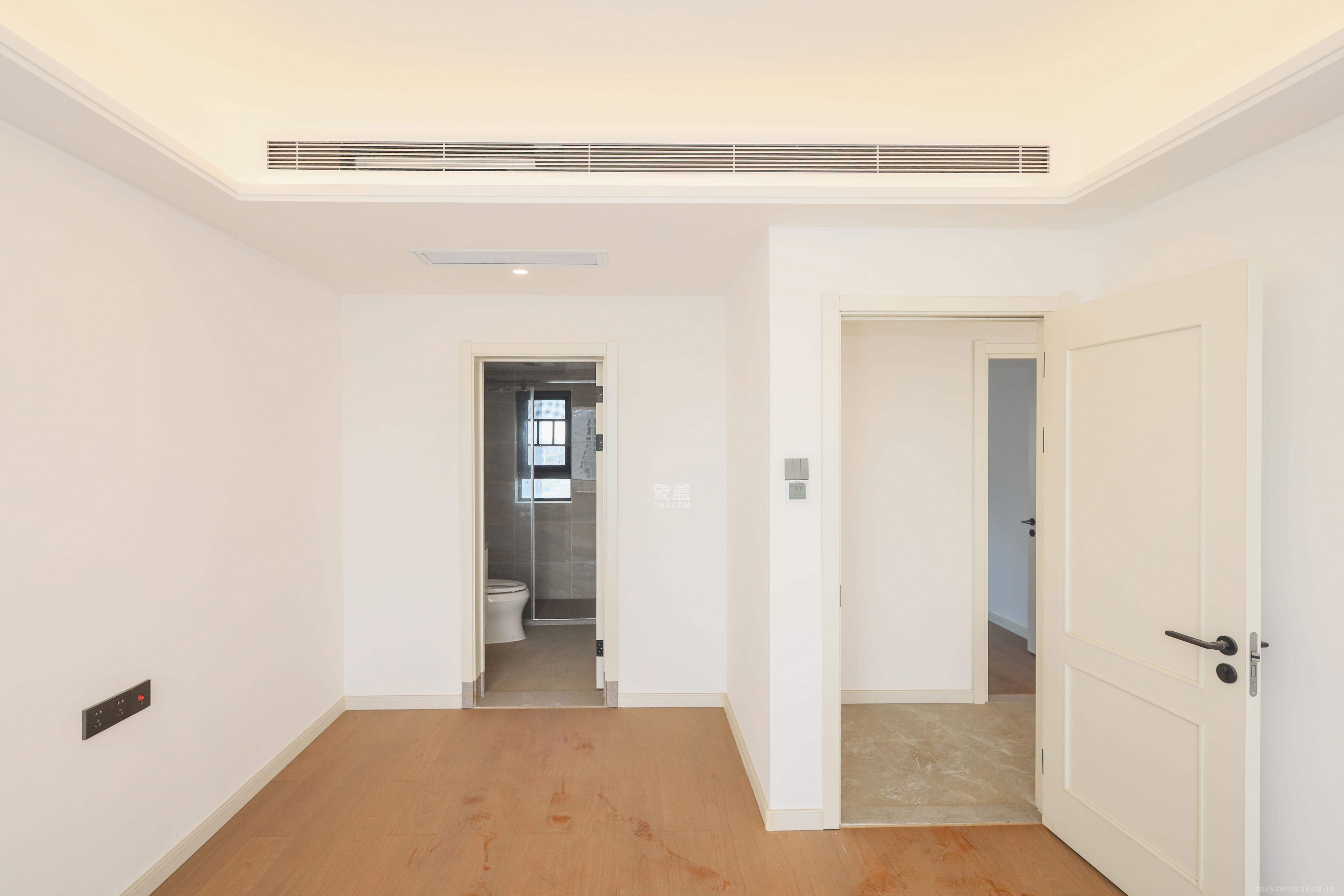 万科金色梦想A区  4室2厅2卫    145.0万卧室