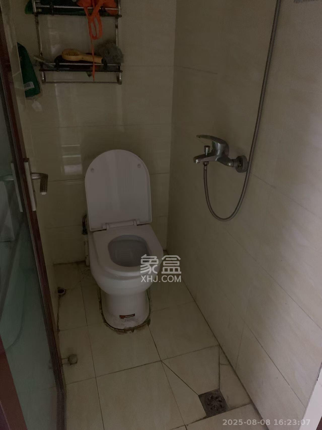 阳明山庄  3室2厅2卫   2800.00元/月室内图