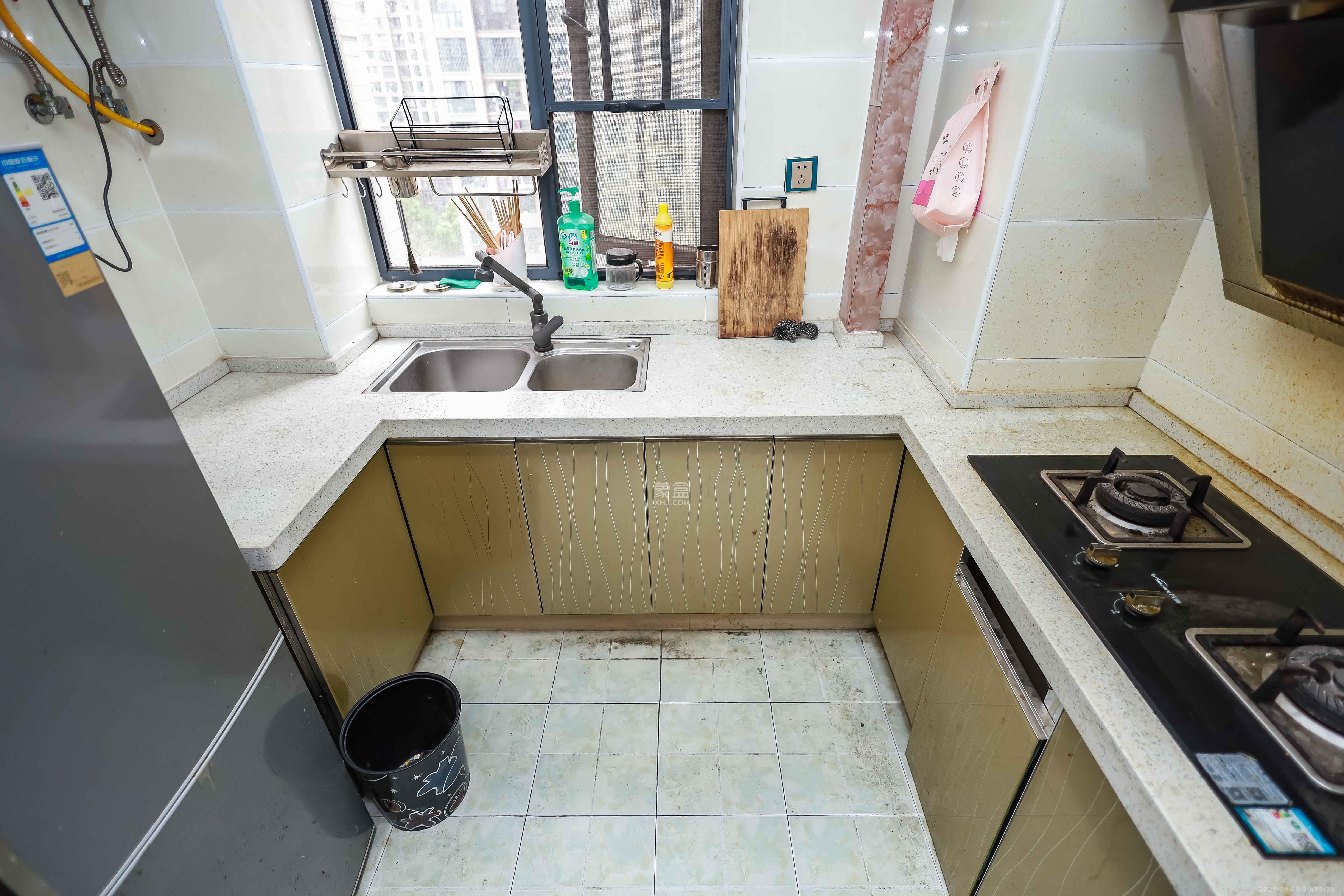 荣盛花语馨苑  3室2厅1卫    63.8万厨房