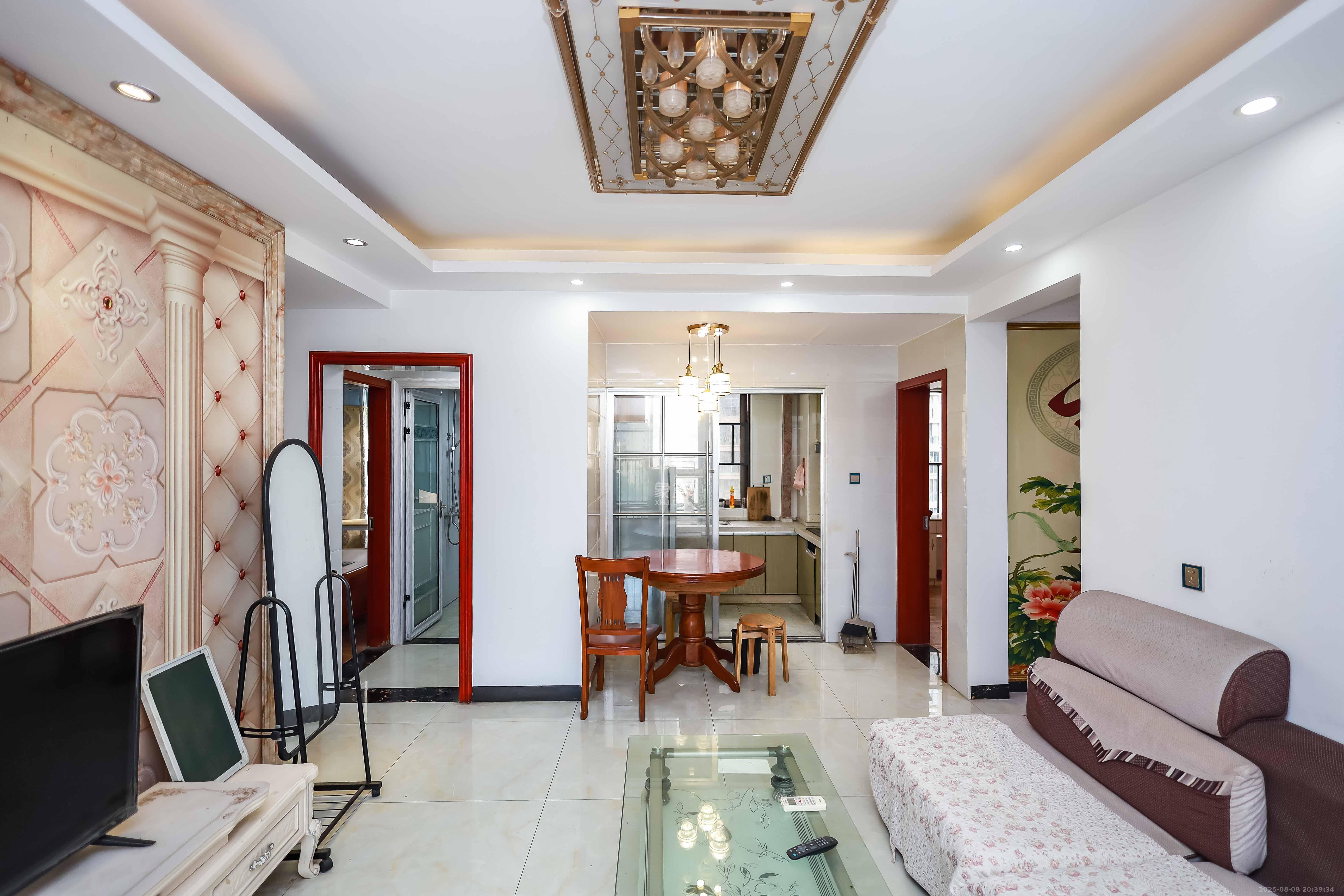 荣盛花语馨苑  3室2厅1卫    63.8万客厅